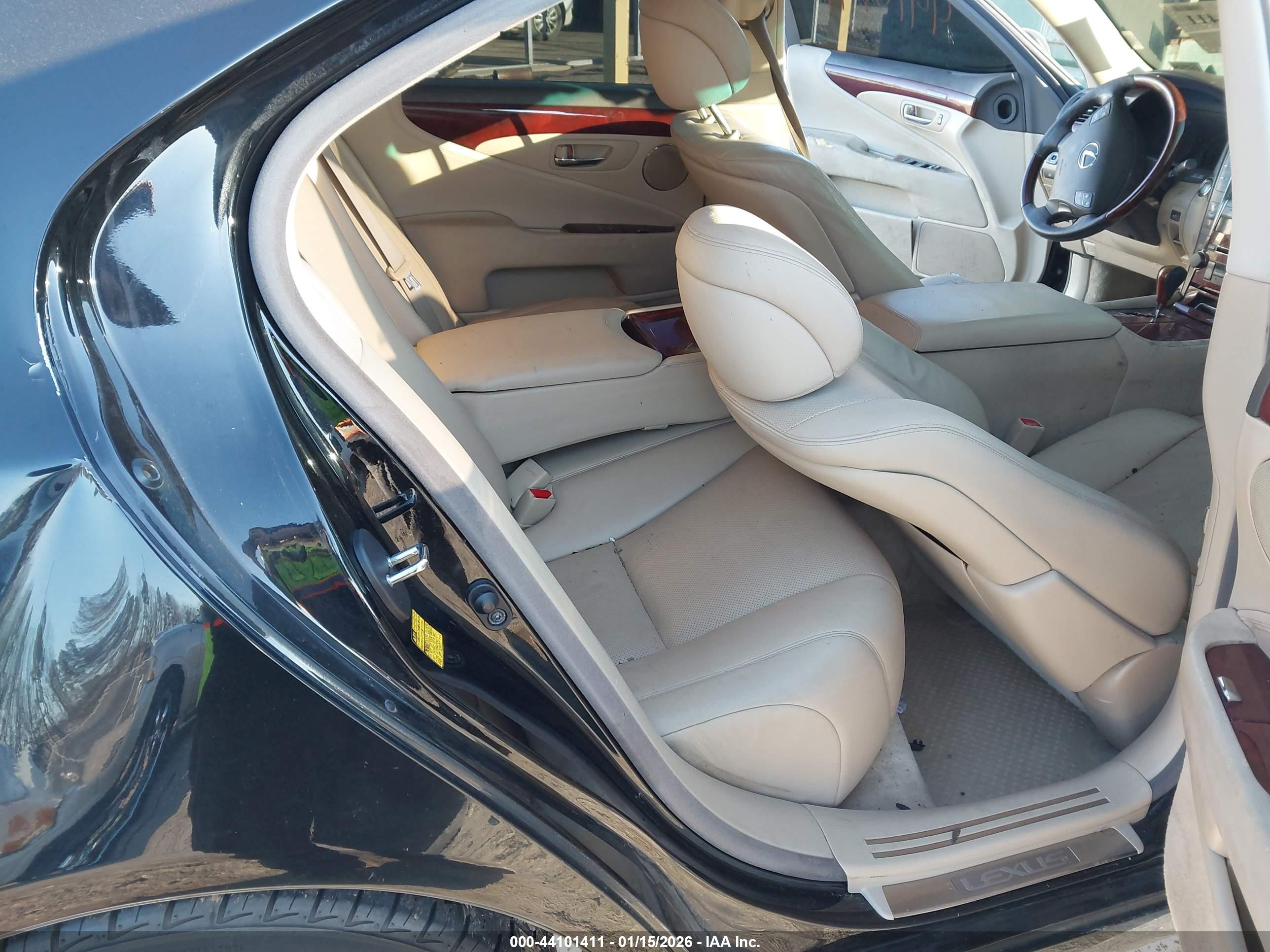 LEXUS LS image 8