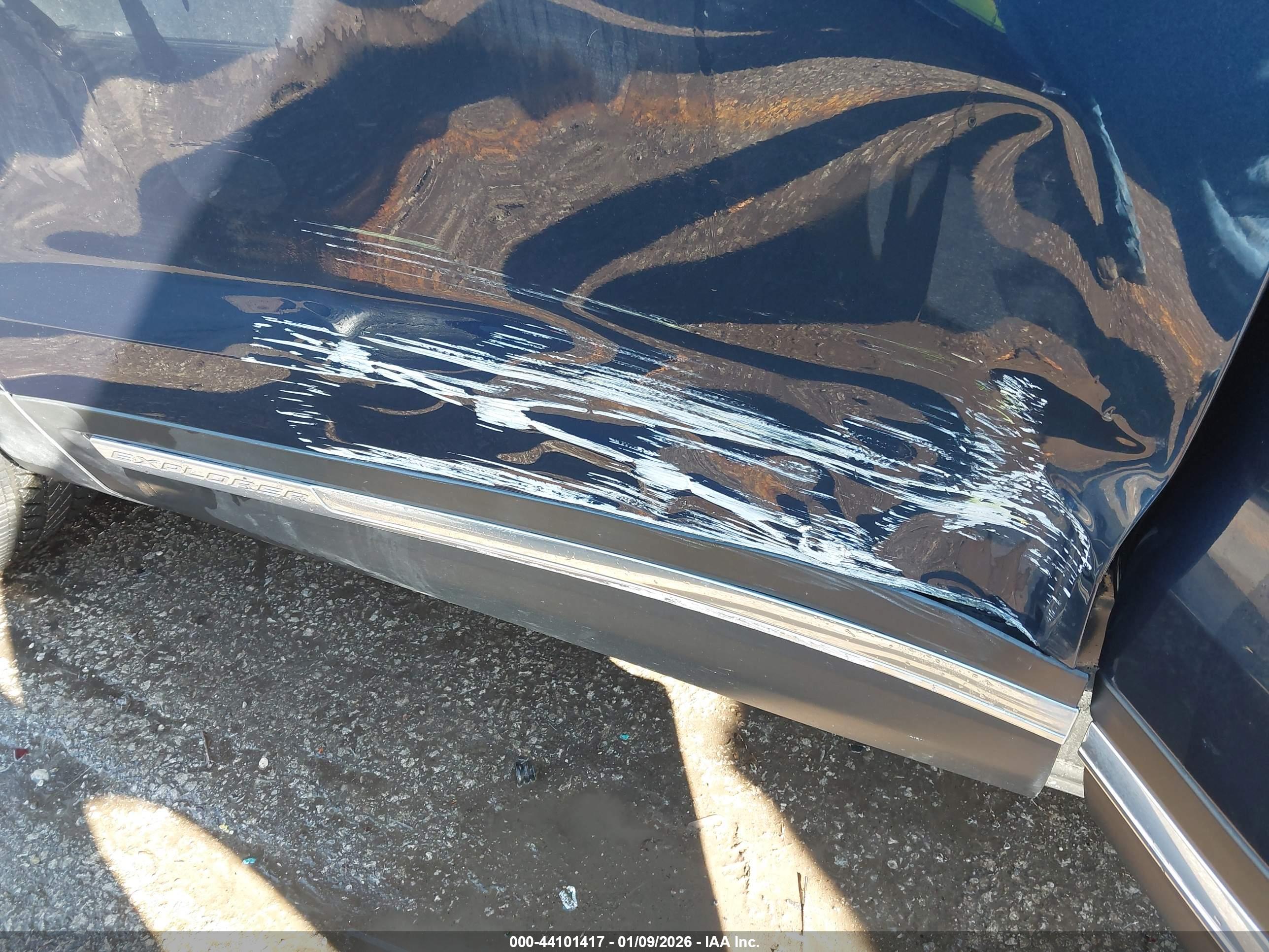 FORD EXPLORER image 6