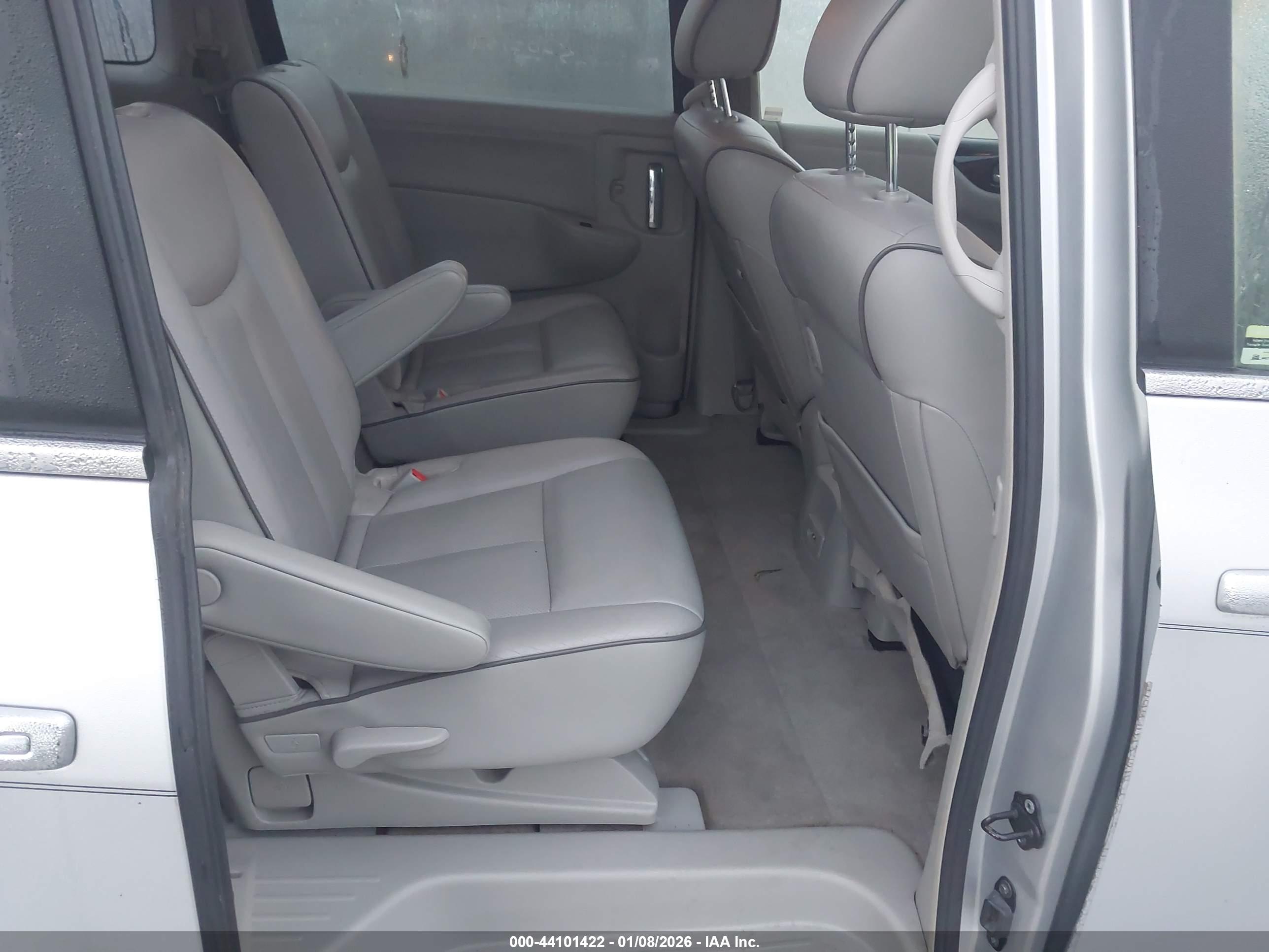 NISSAN QUEST image 8