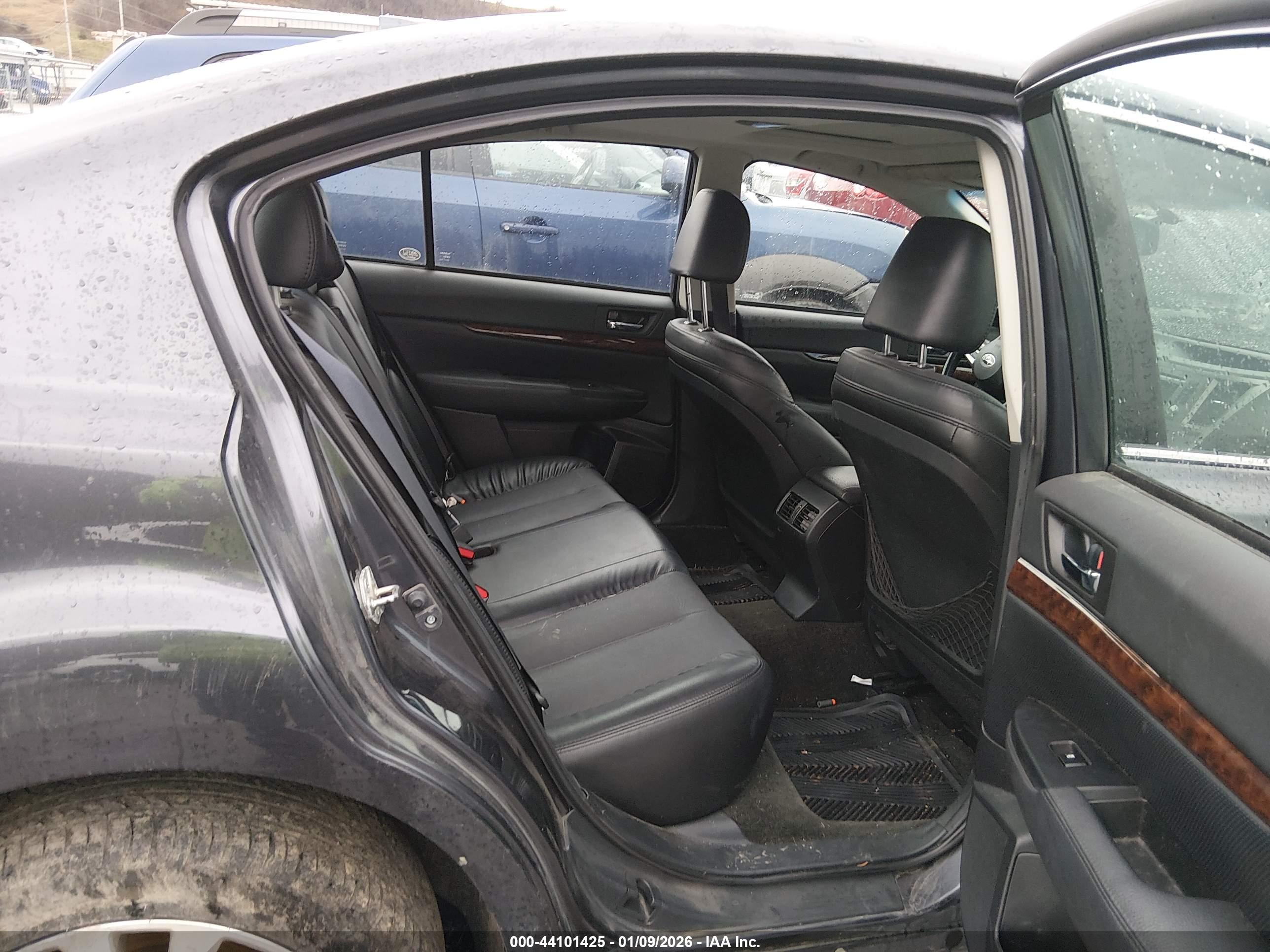 SUBARU LEGACY image 8