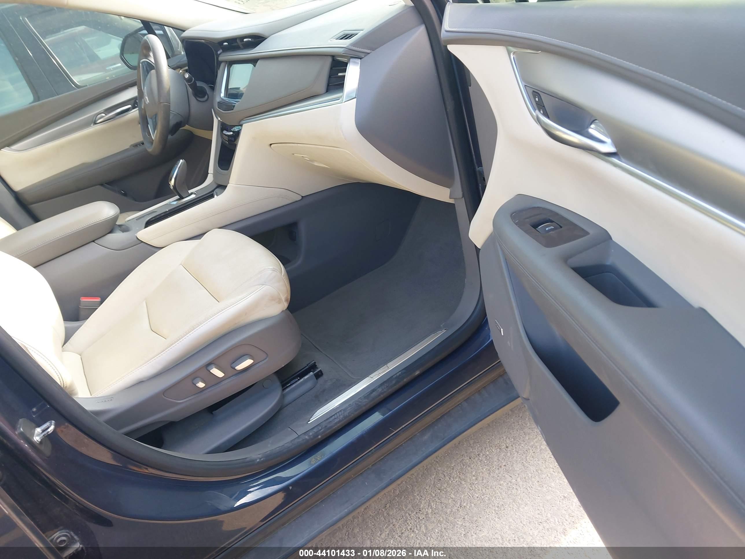CADILLAC XT5 image 5