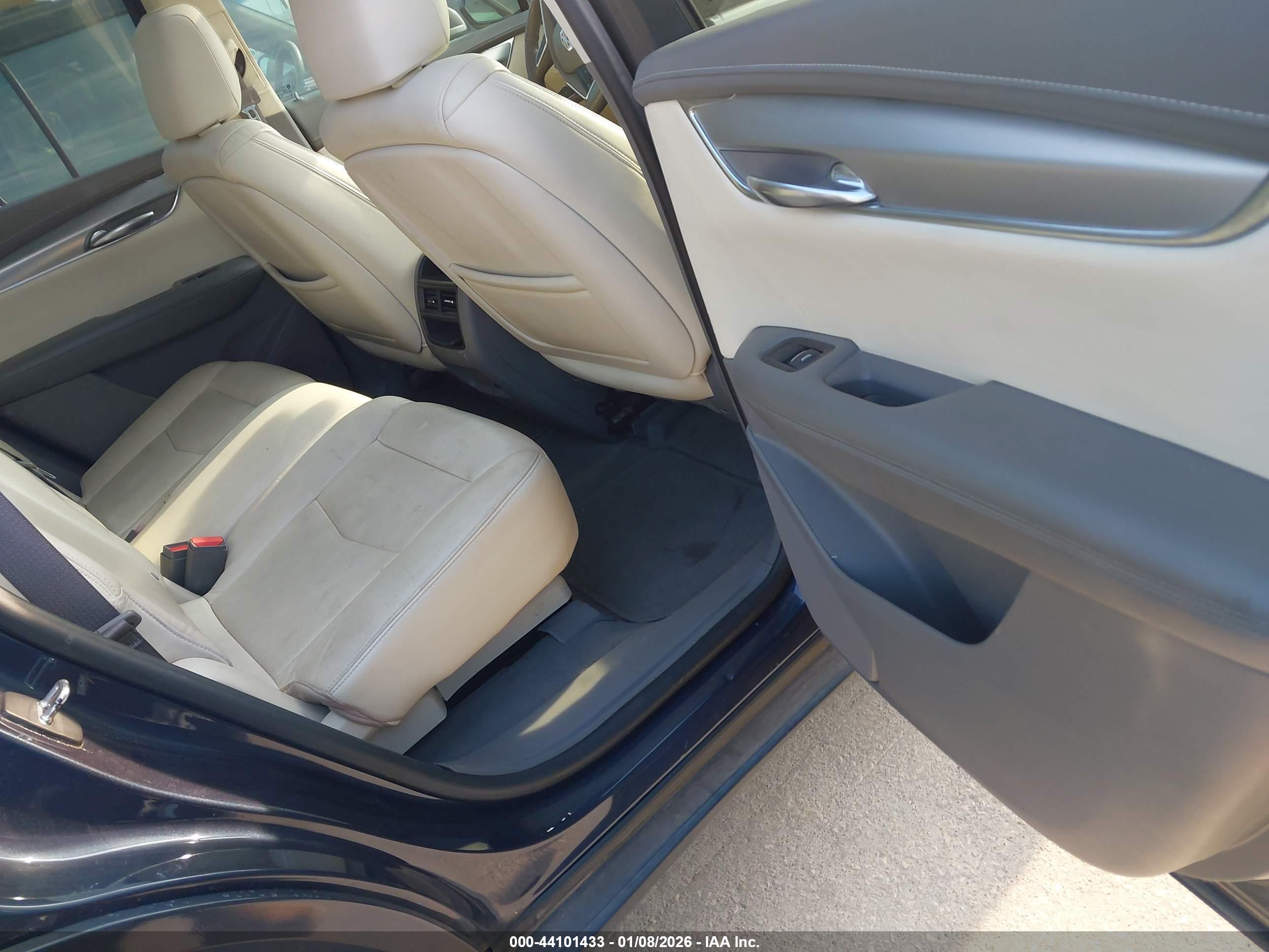 CADILLAC XT5 image 8