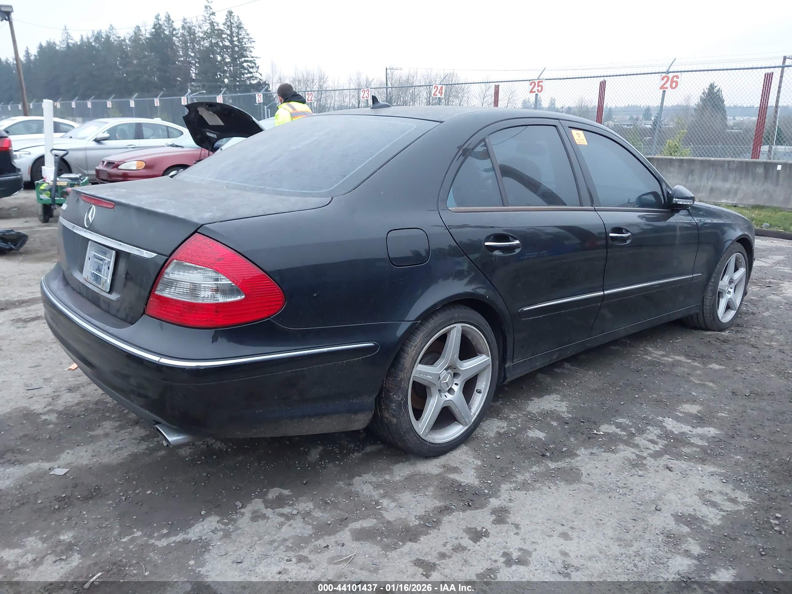MERCEDES-BENZ E image 4