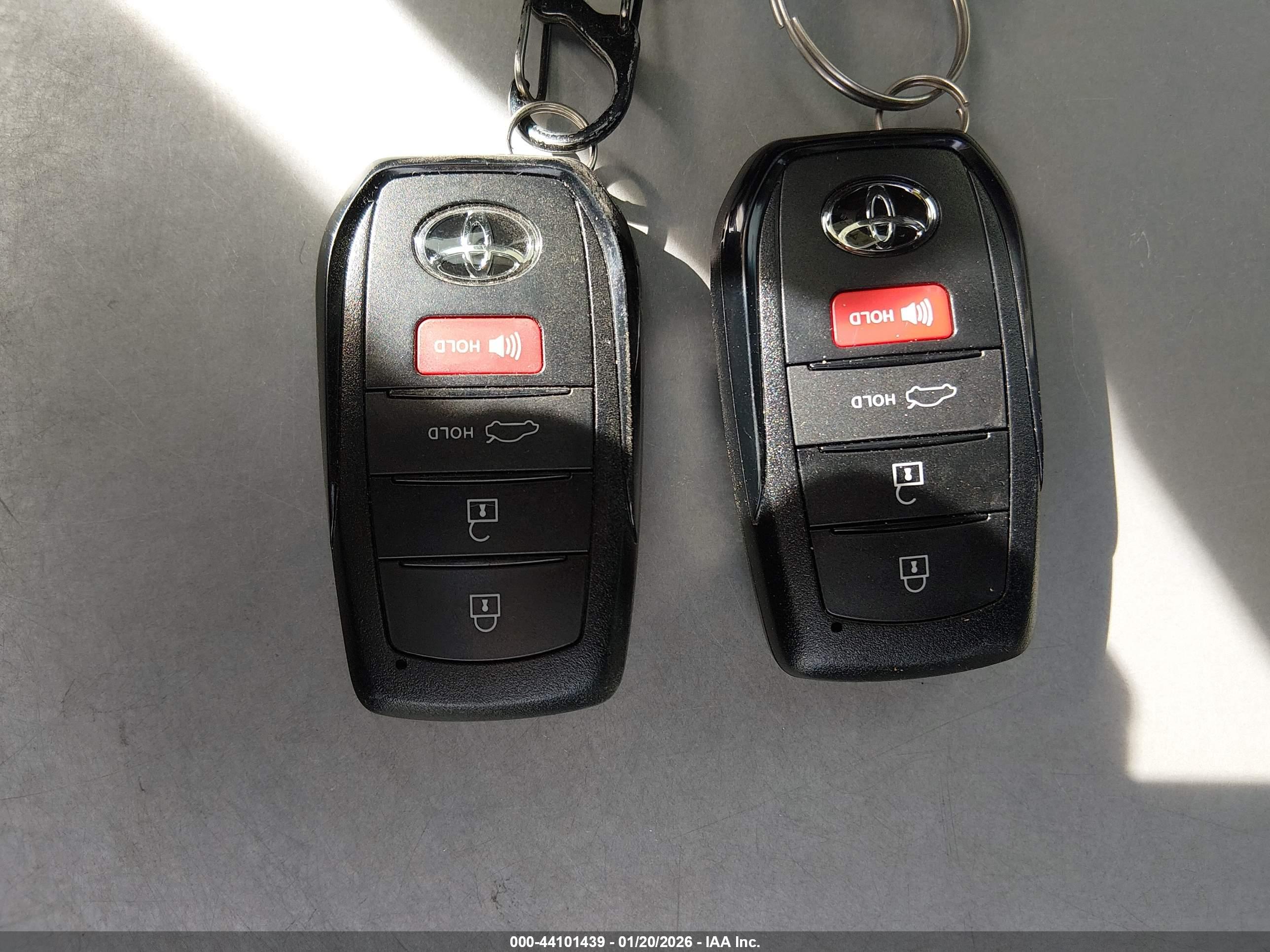 TOYOTA CROWN image 11