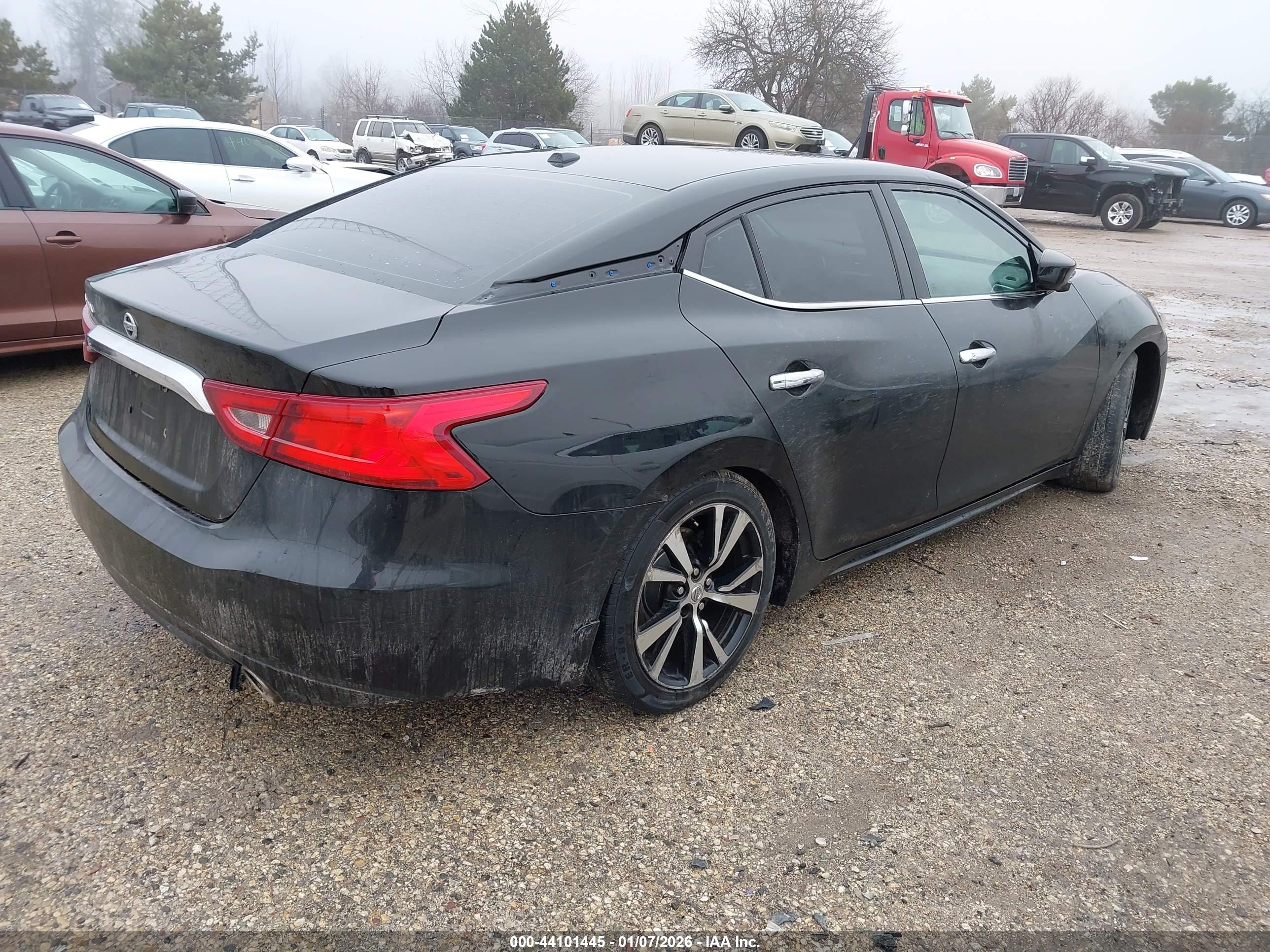 NISSAN MAXIMA image 4