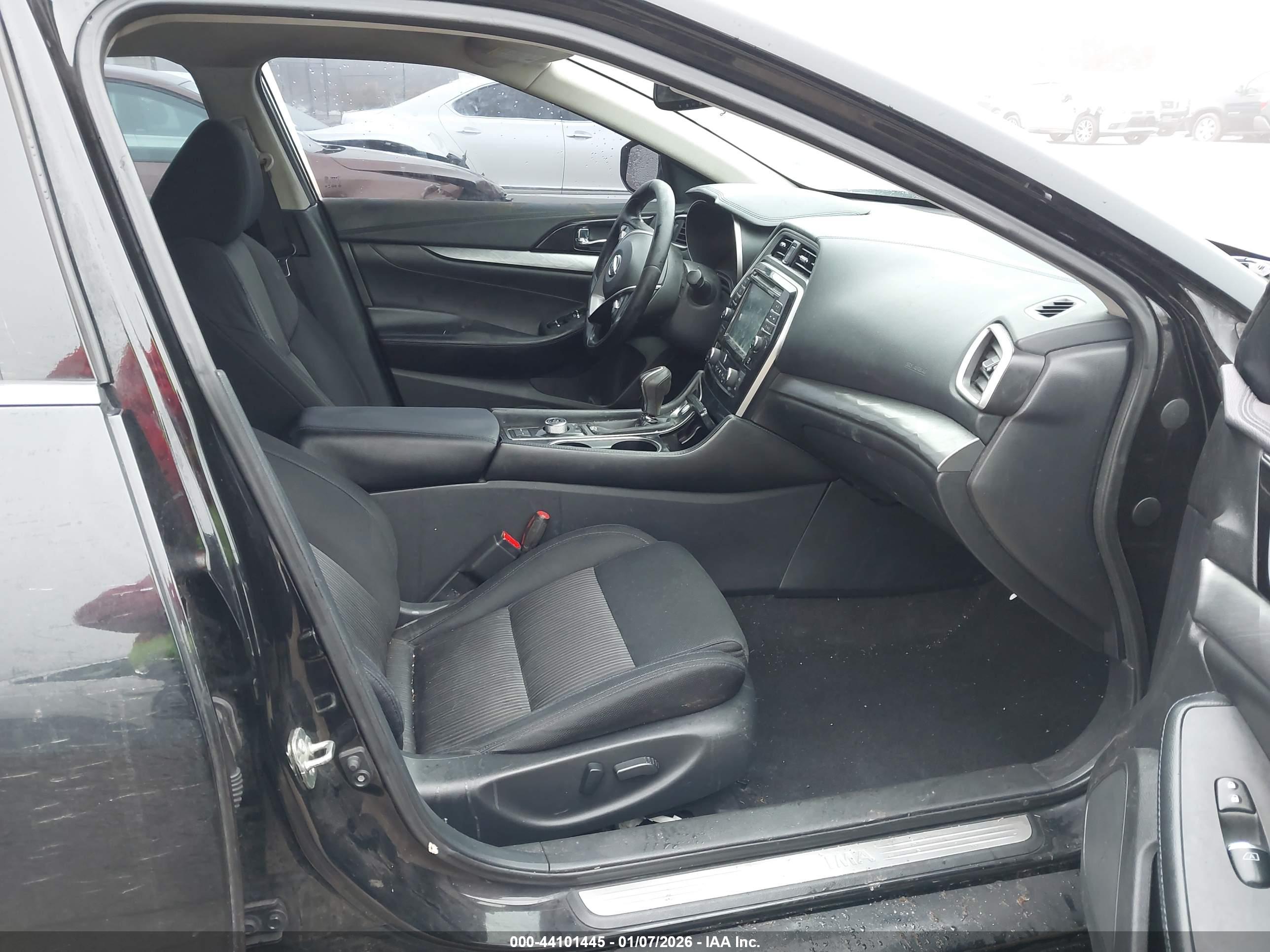 NISSAN MAXIMA image 5