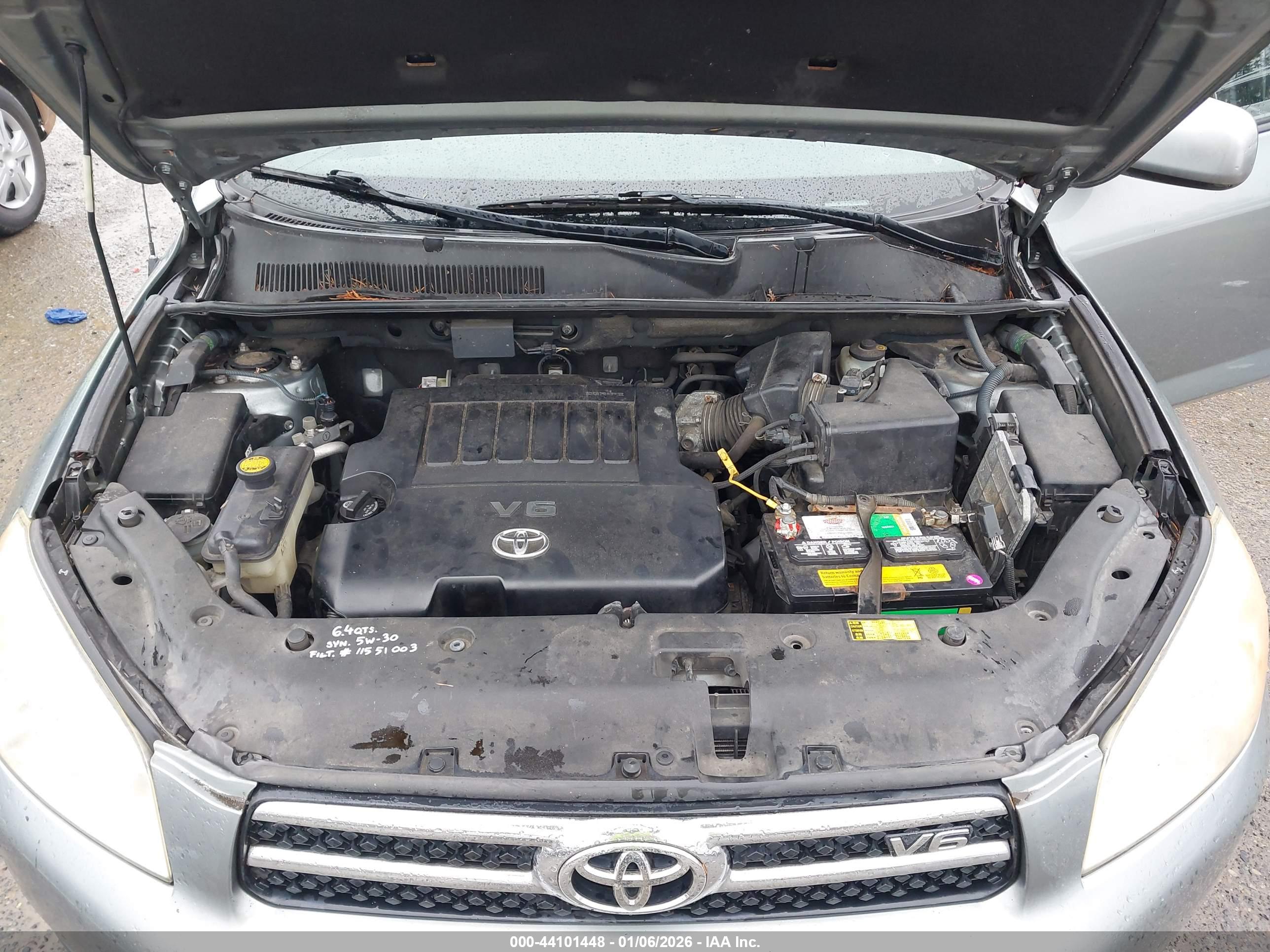 TOYOTA RAV4 image 10