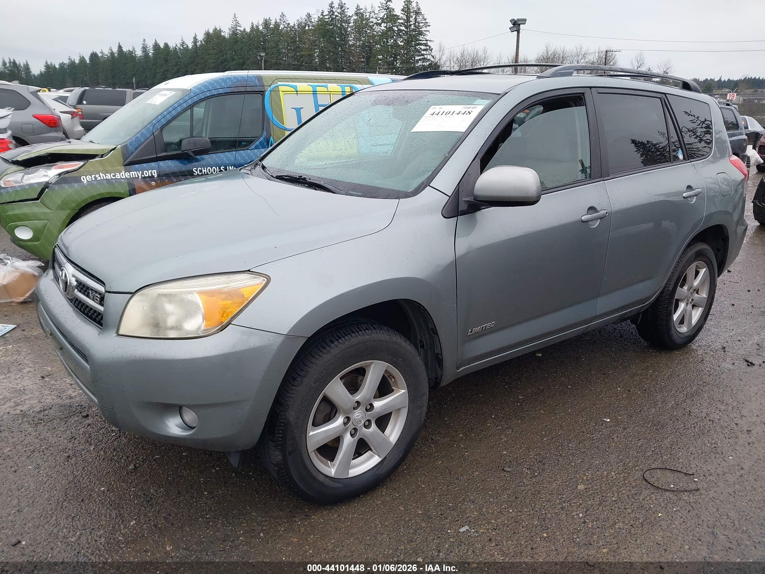 TOYOTA RAV4 image 2