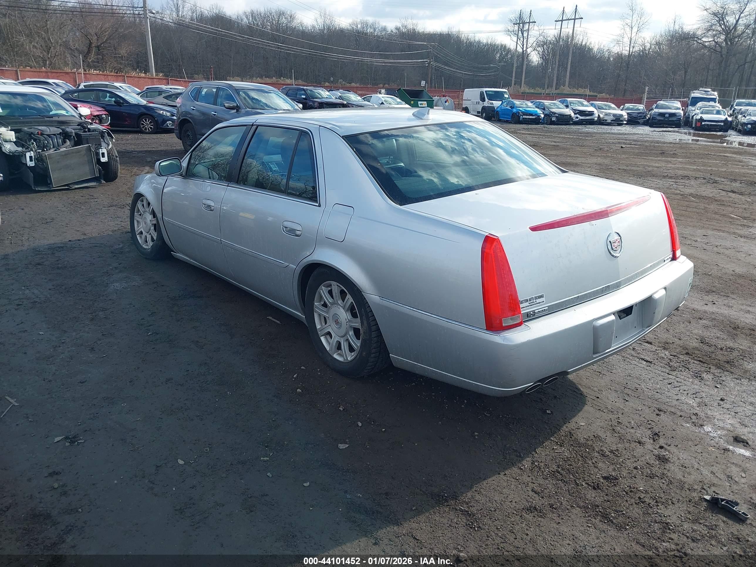 CADILLAC DTS image 3