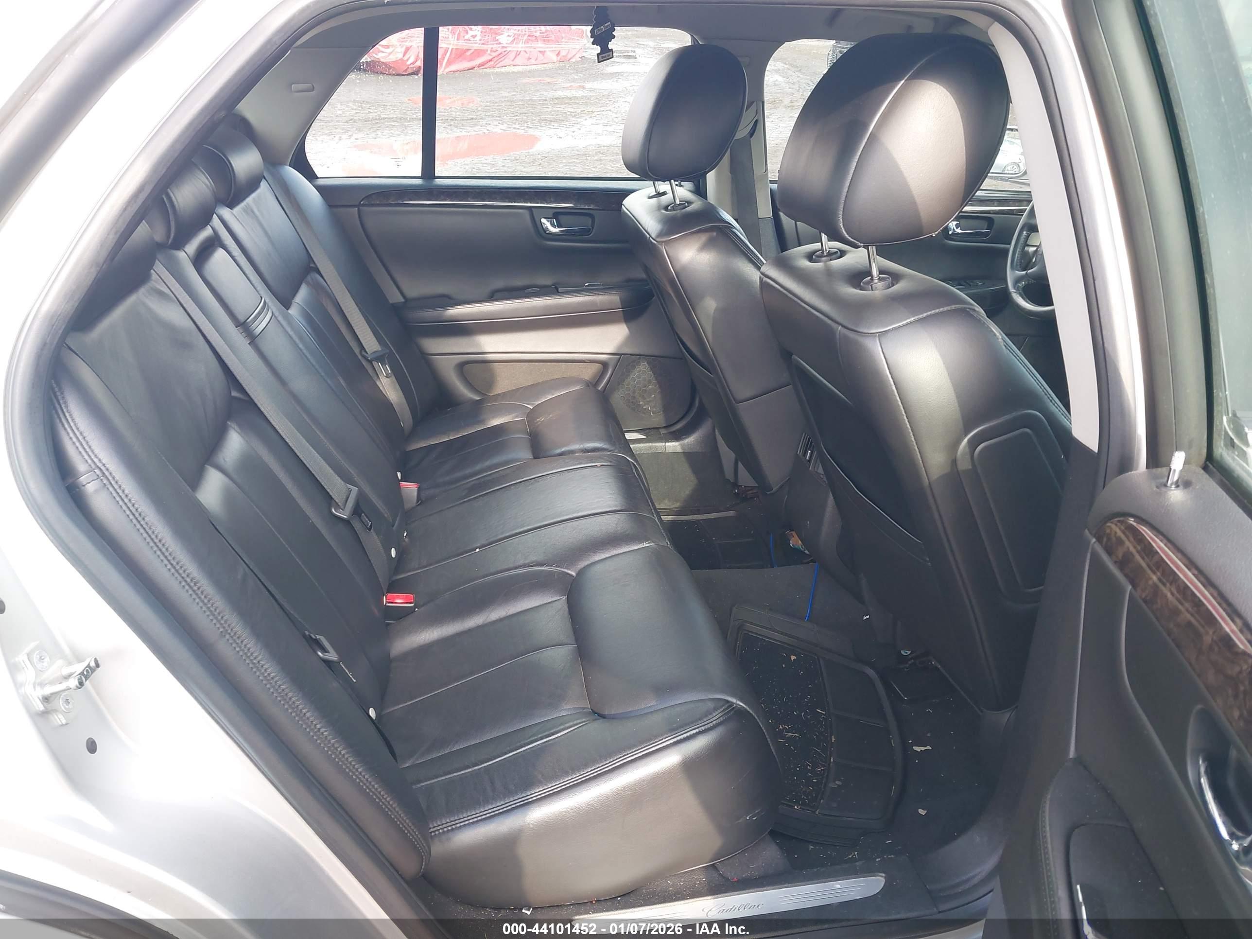 CADILLAC DTS image 8