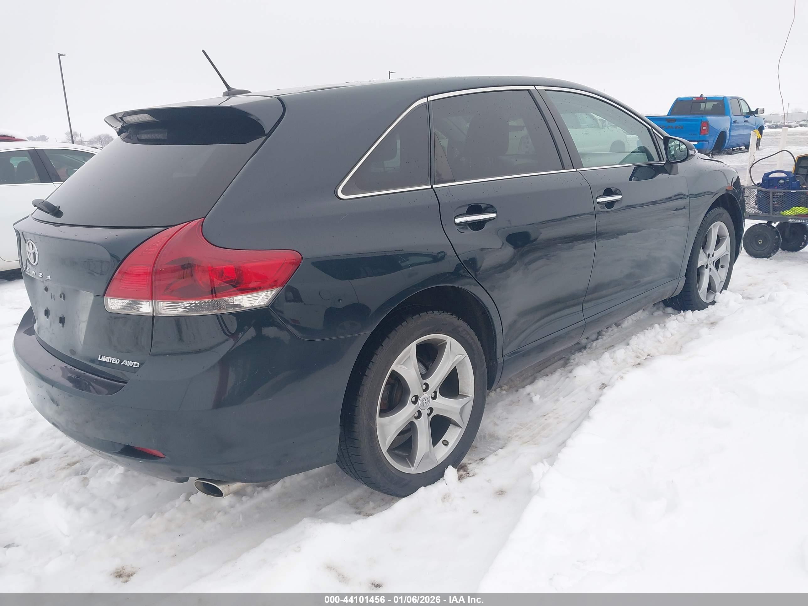 TOYOTA VENZA image 4