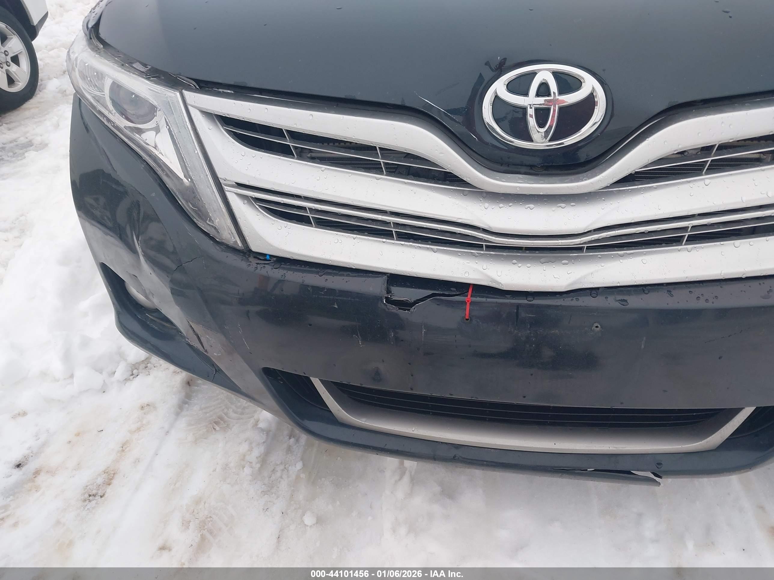 TOYOTA VENZA image 6
