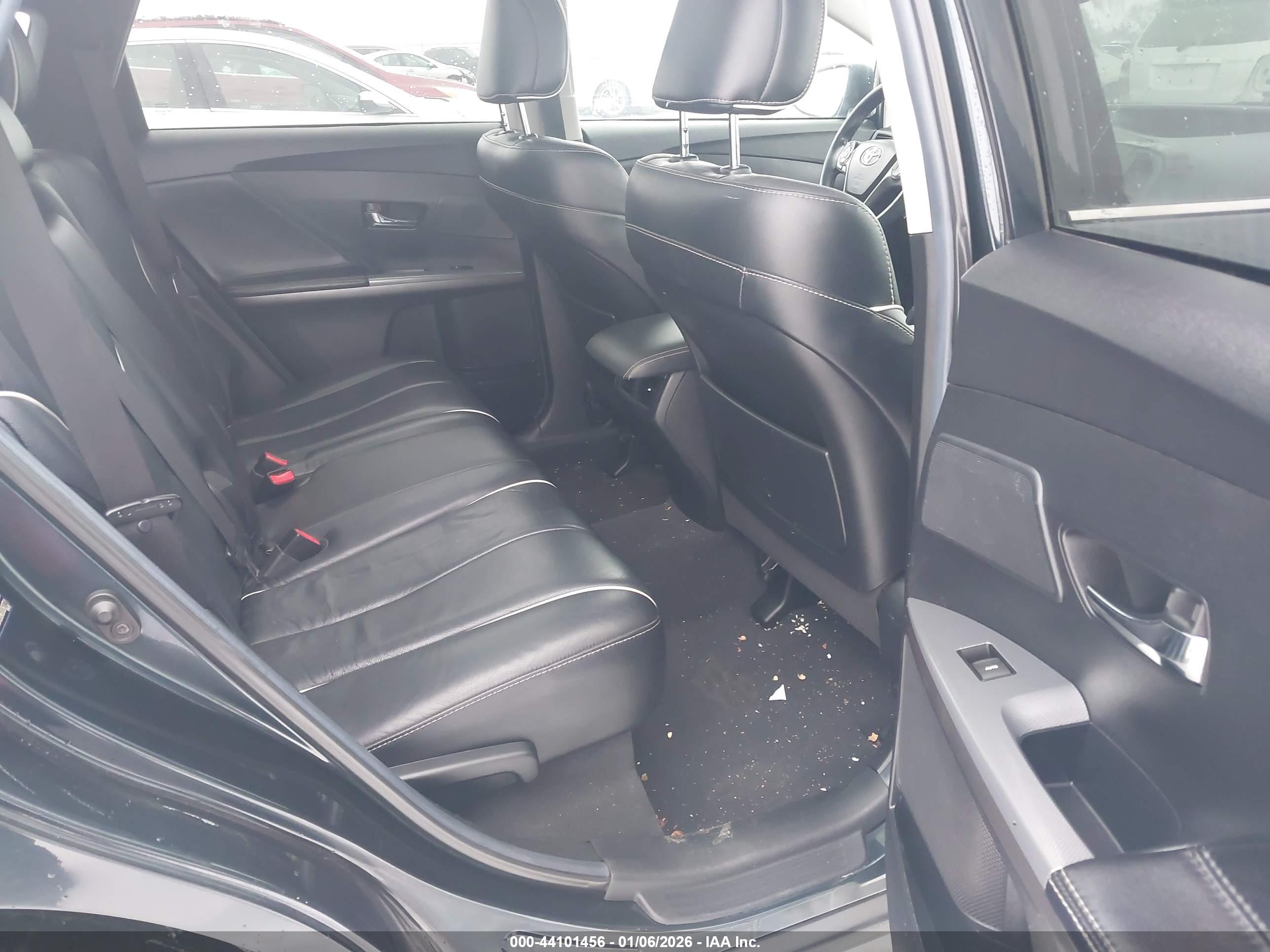 TOYOTA VENZA image 8
