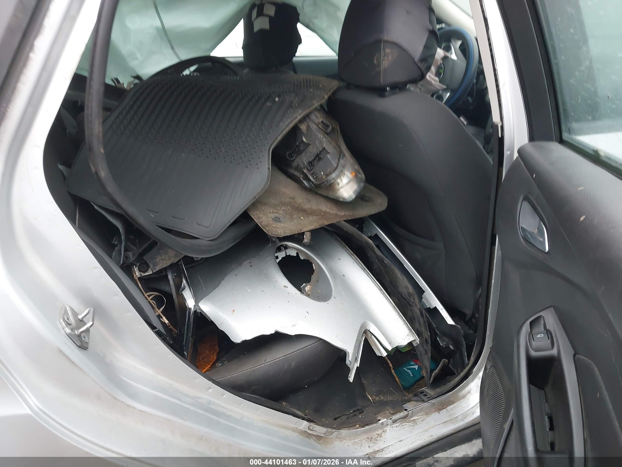 FORD FOCUS image 8