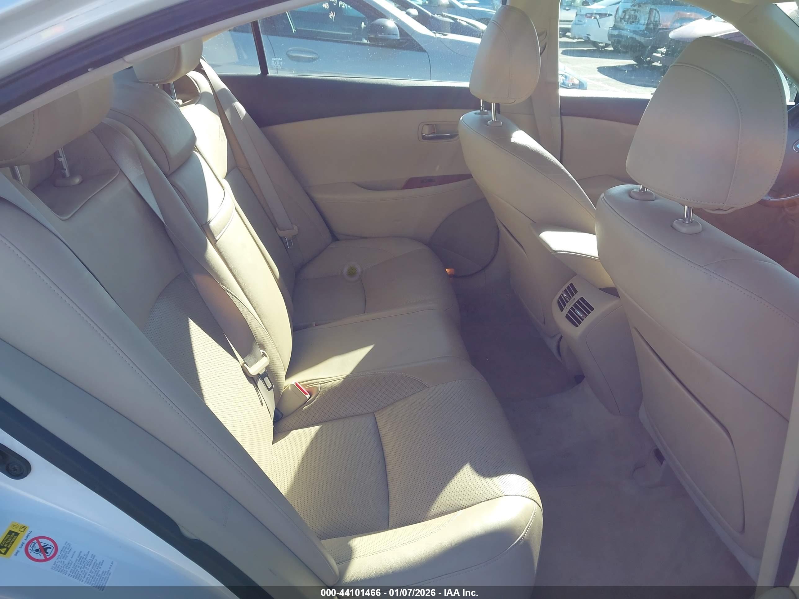 LEXUS ES image 8