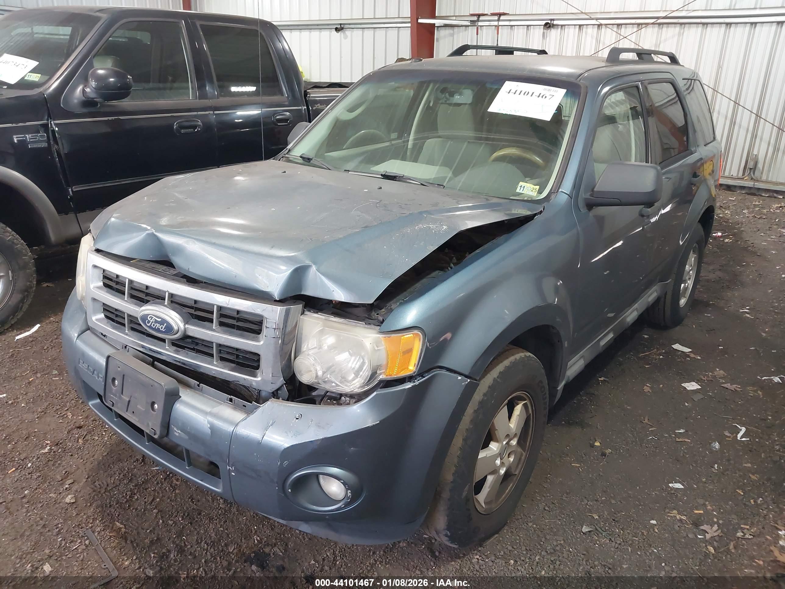 FORD ESCAPE image 2