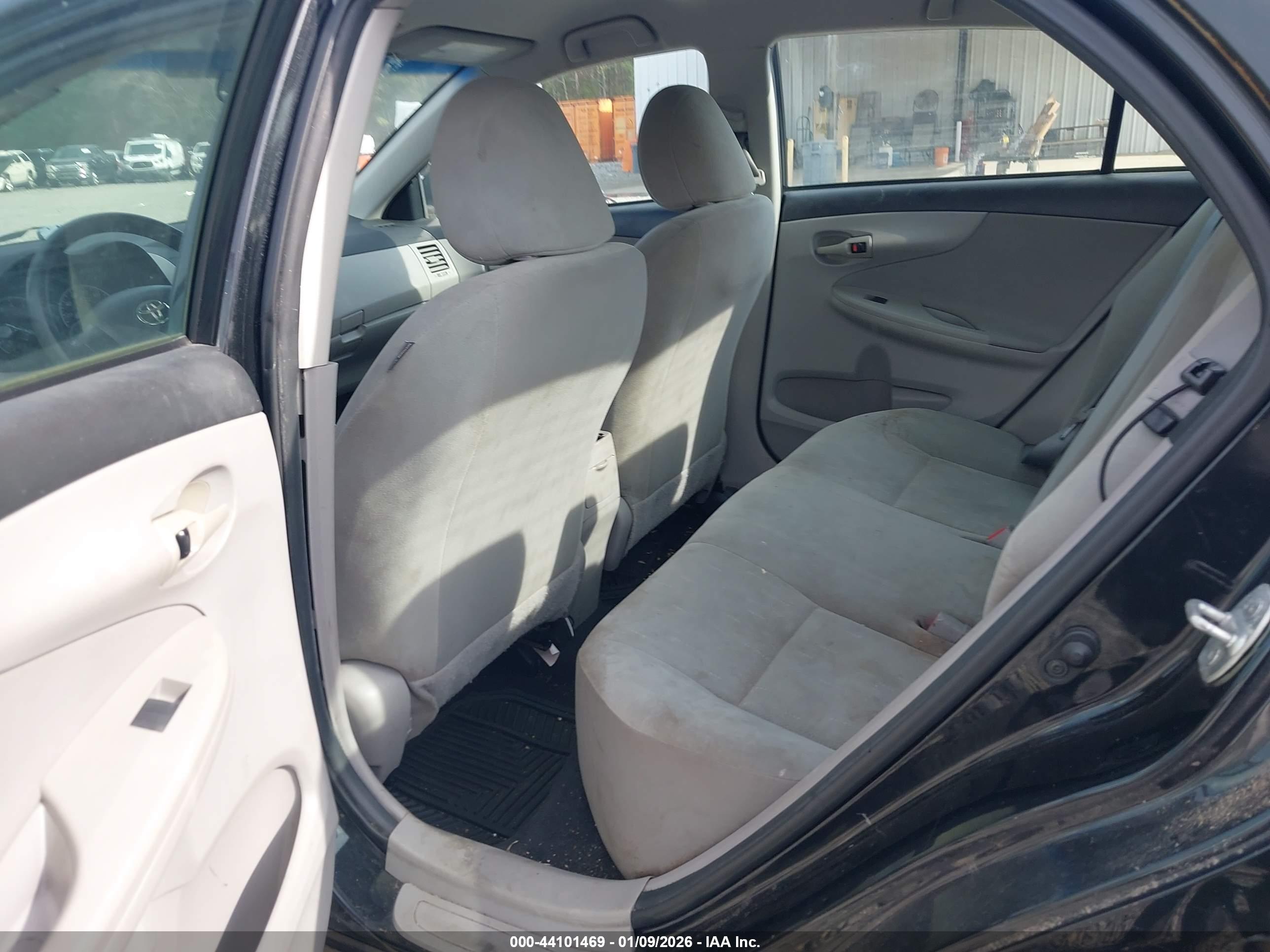 TOYOTA COROLLA image 8