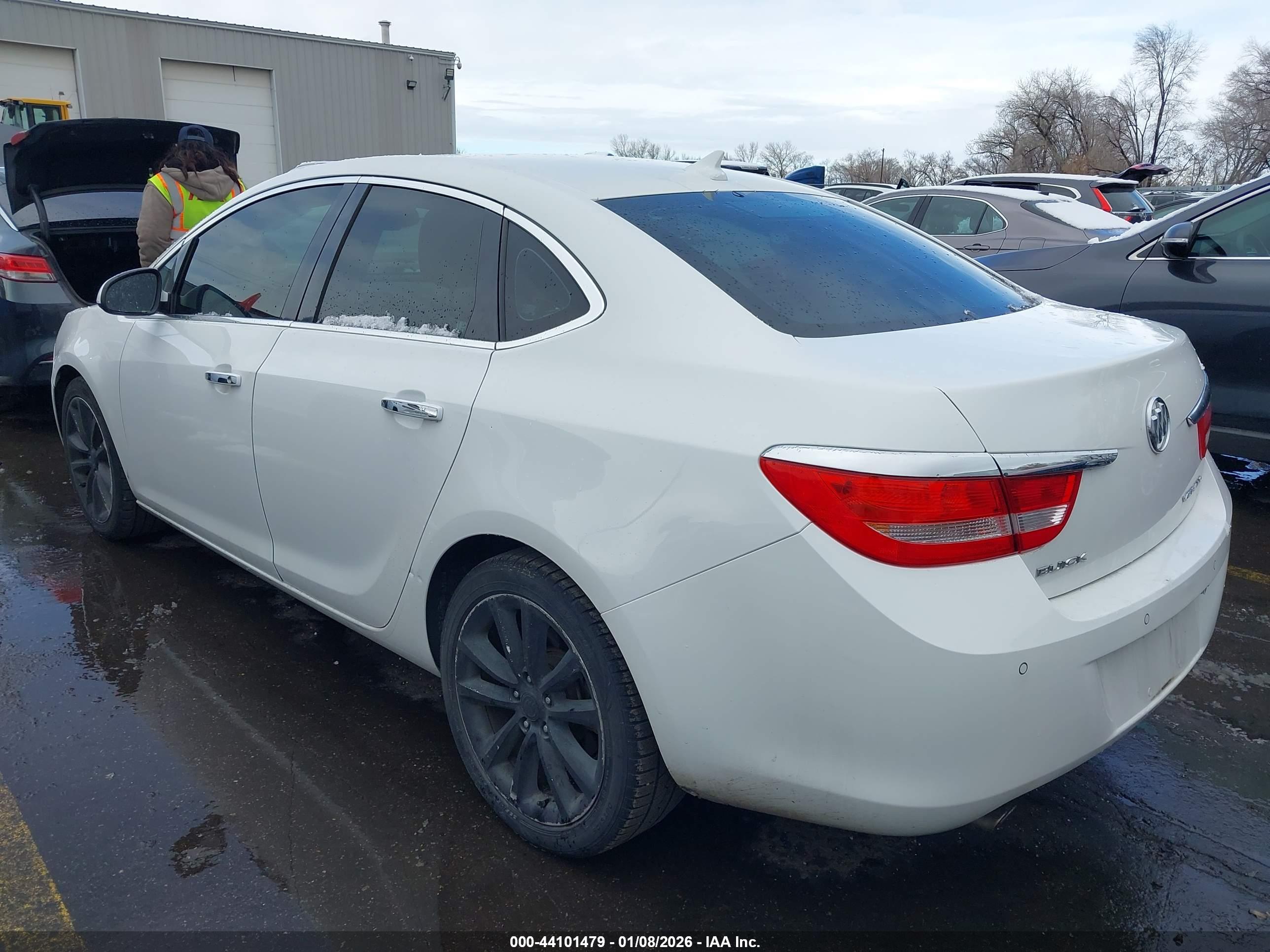 BUICK VERANO image 3