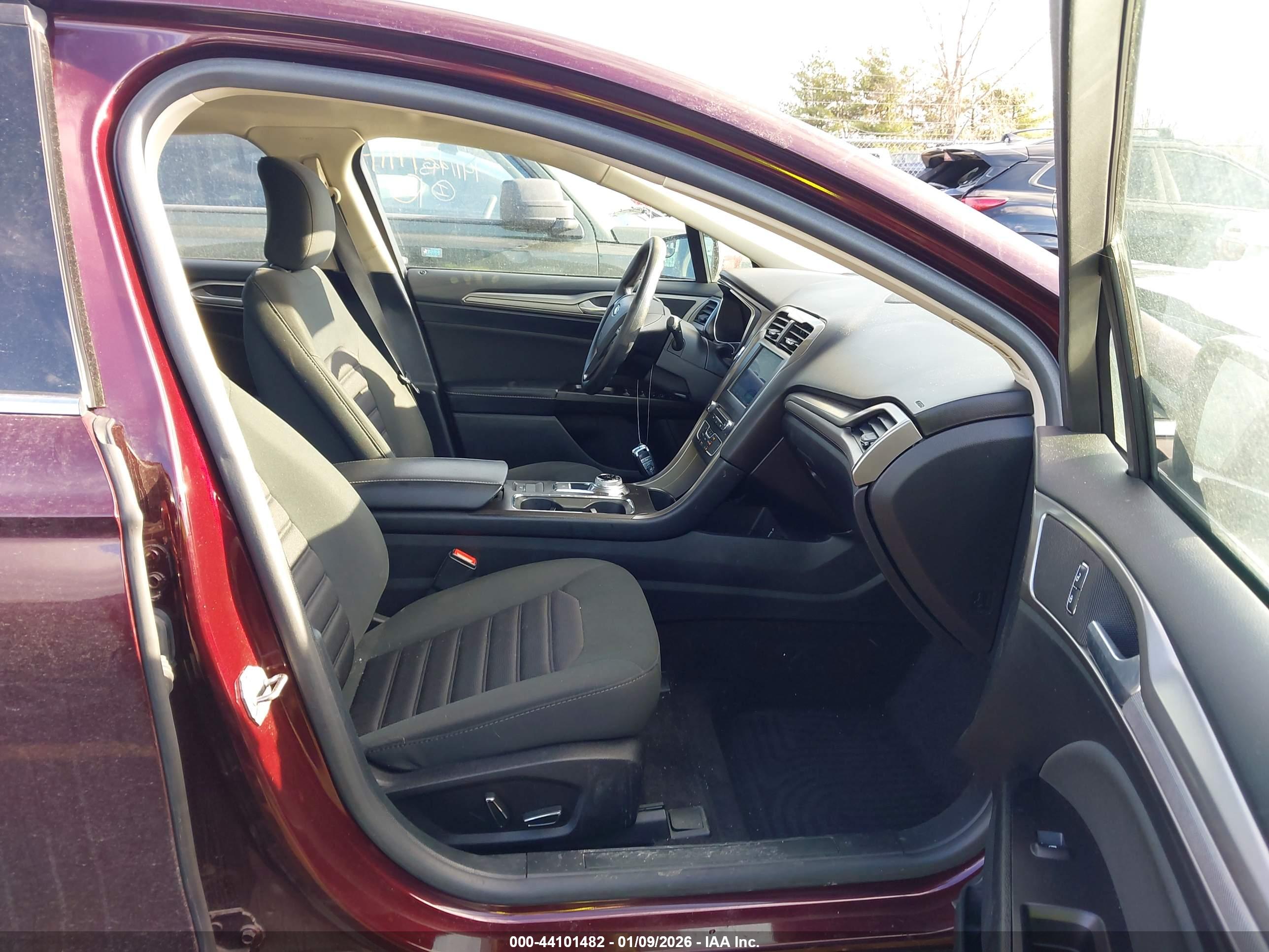 FORD FUSION image 5