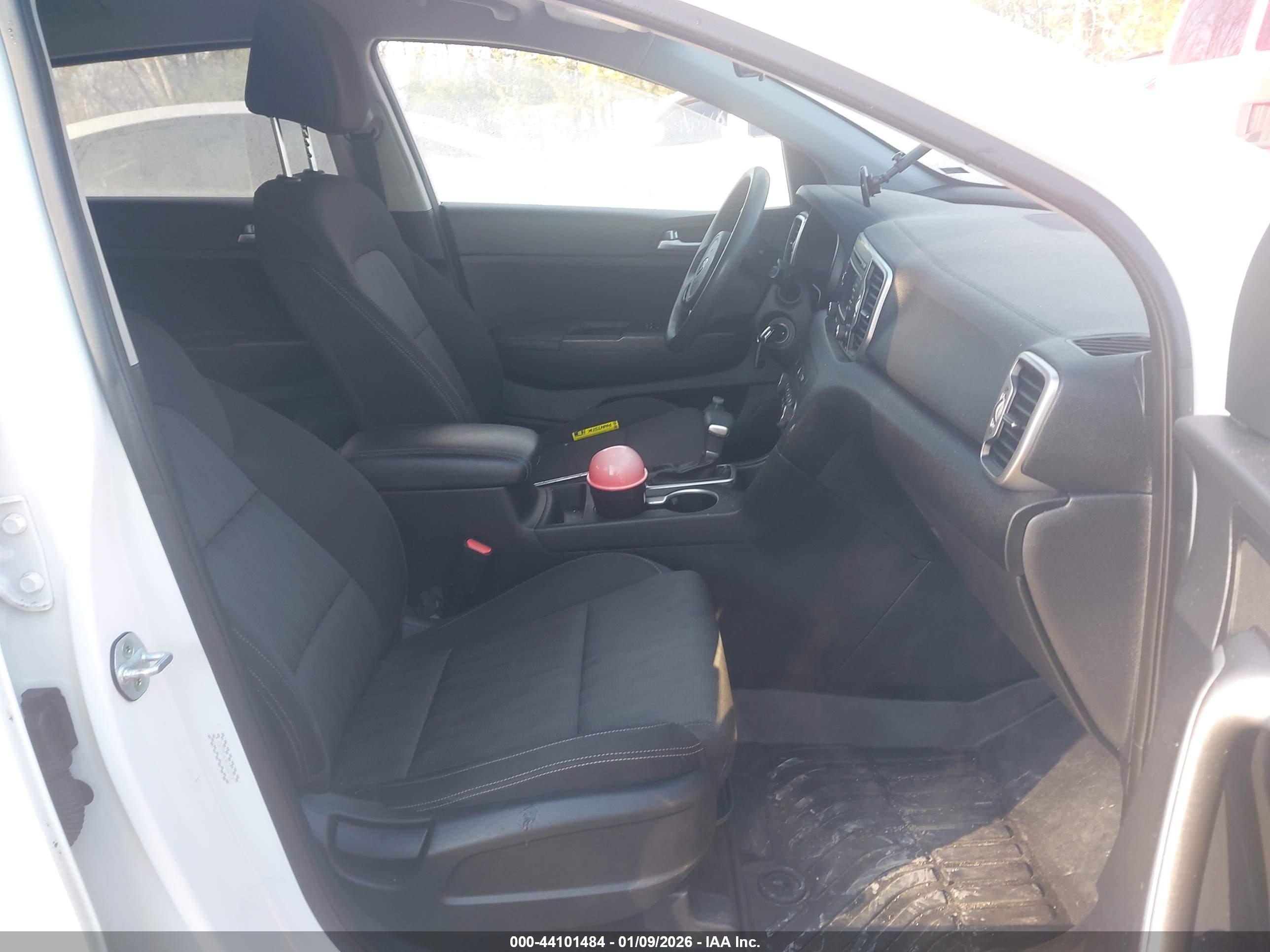 KIA SPORTAGE image 5