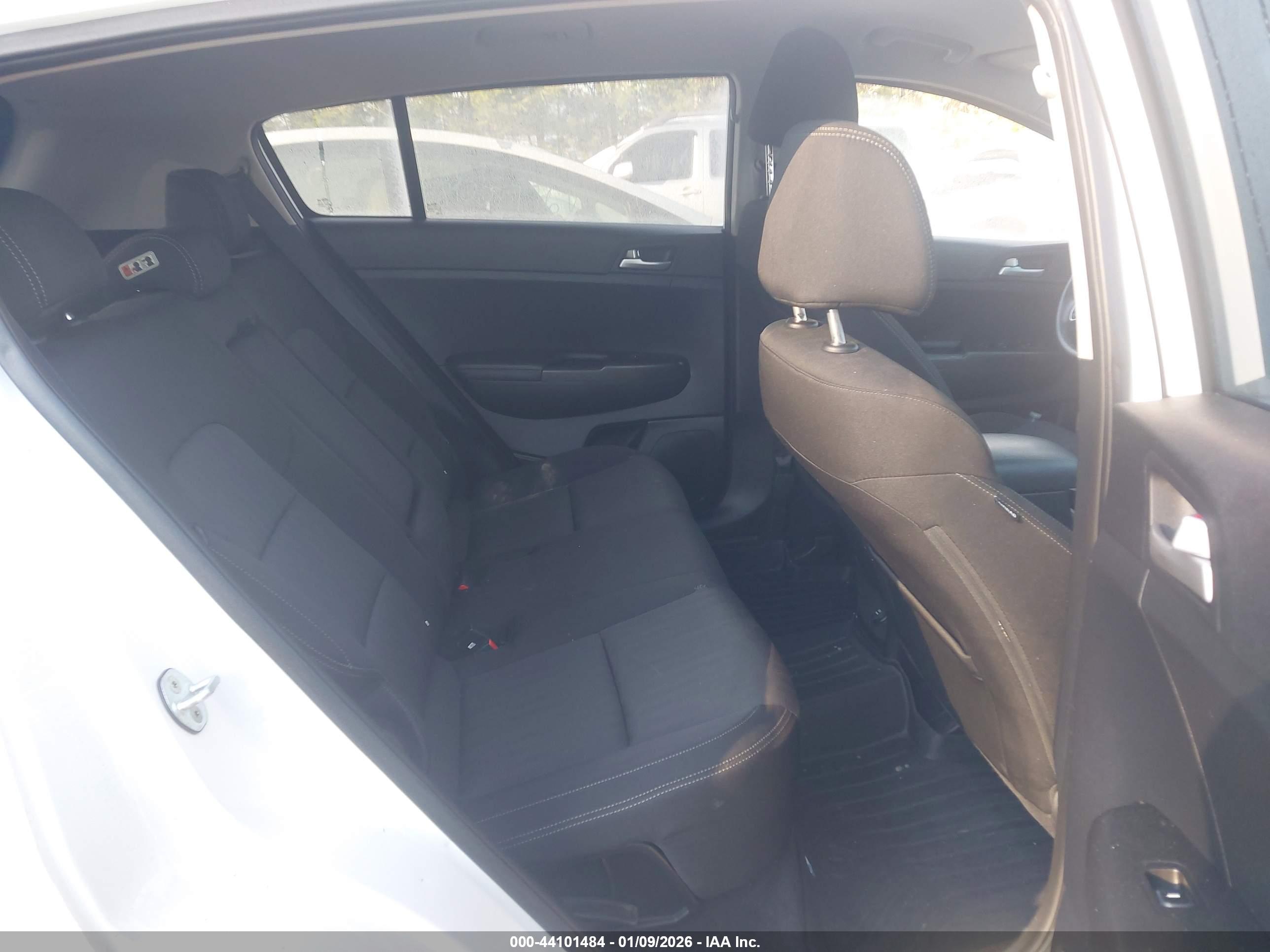 KIA SPORTAGE image 8