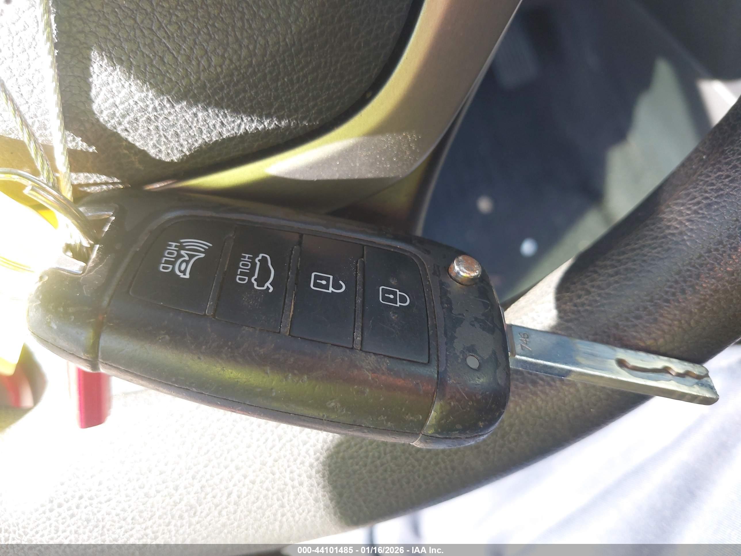 HYUNDAI ACCENT image 11