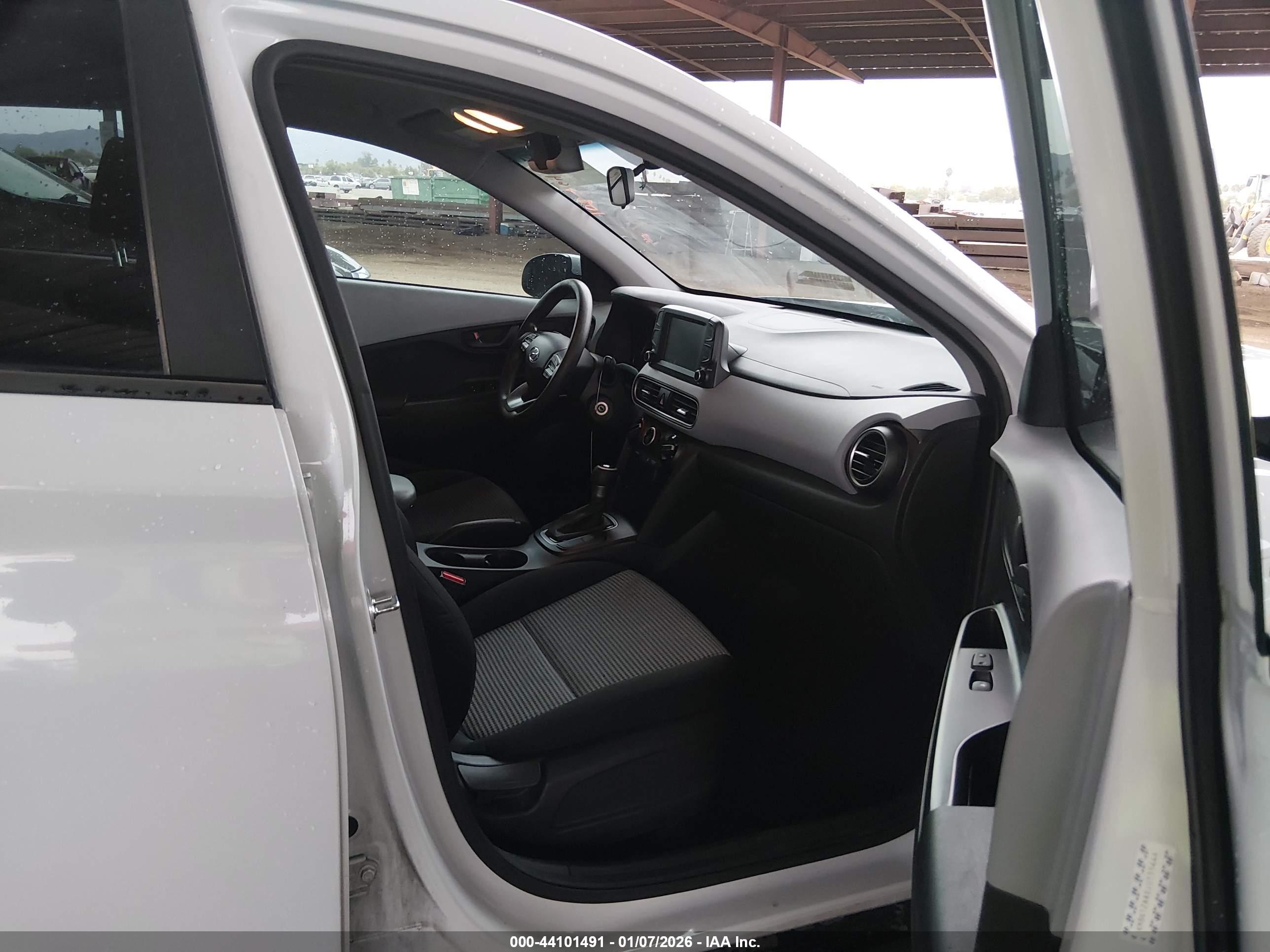HYUNDAI KONA image 5