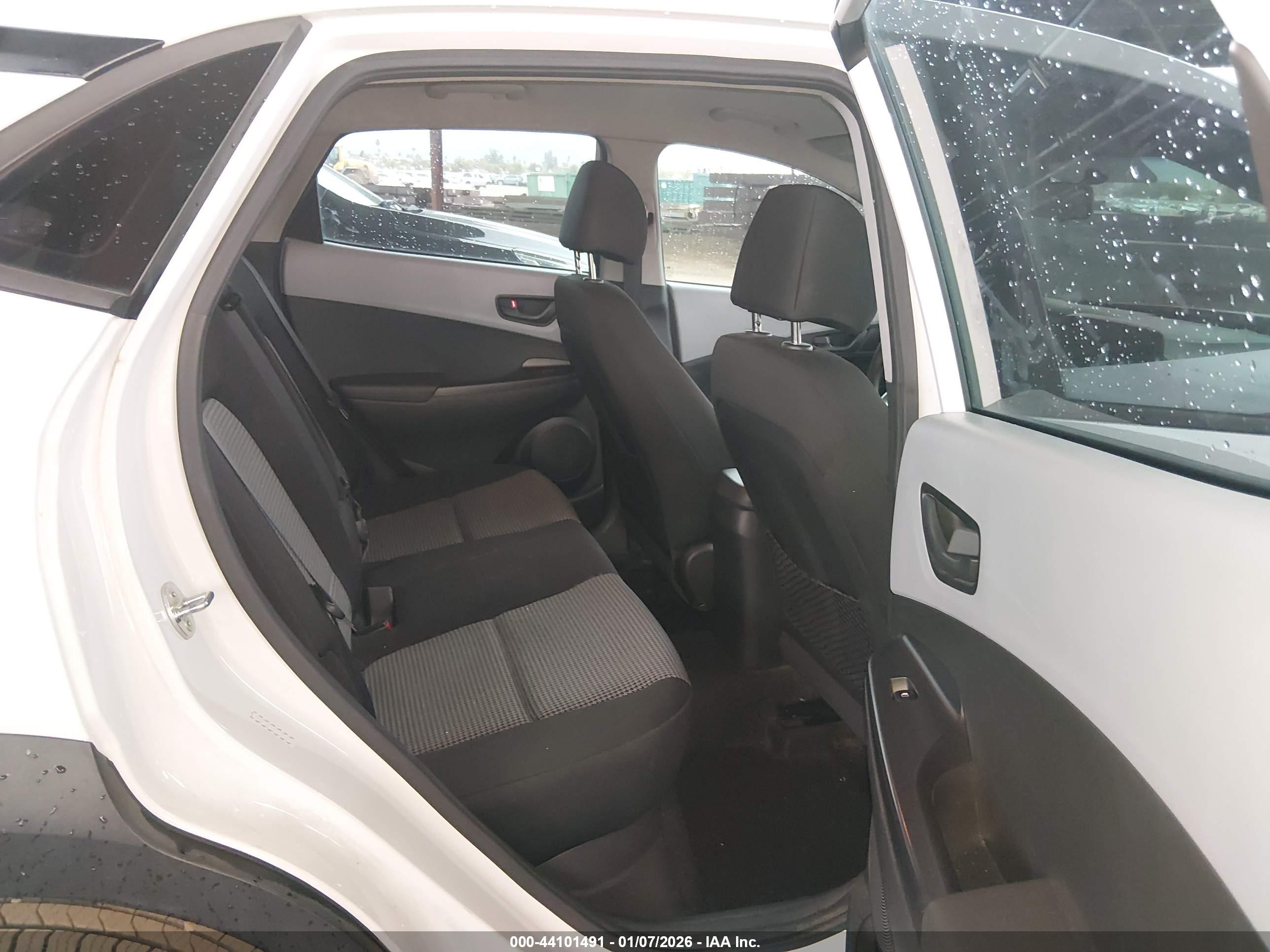 HYUNDAI KONA image 8