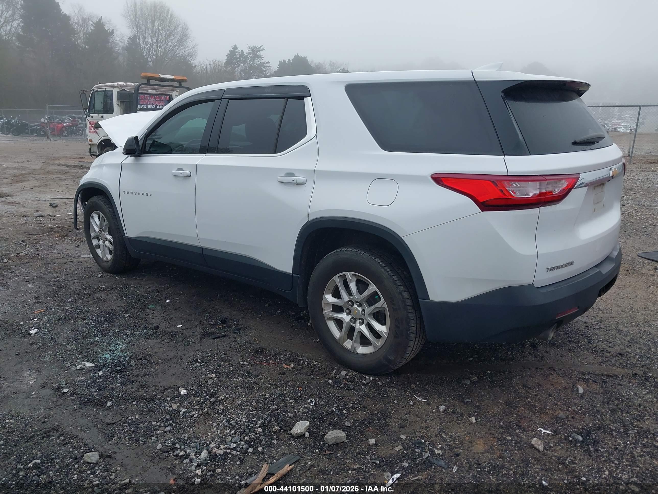 CHEVROLET TRAVERSE image 3