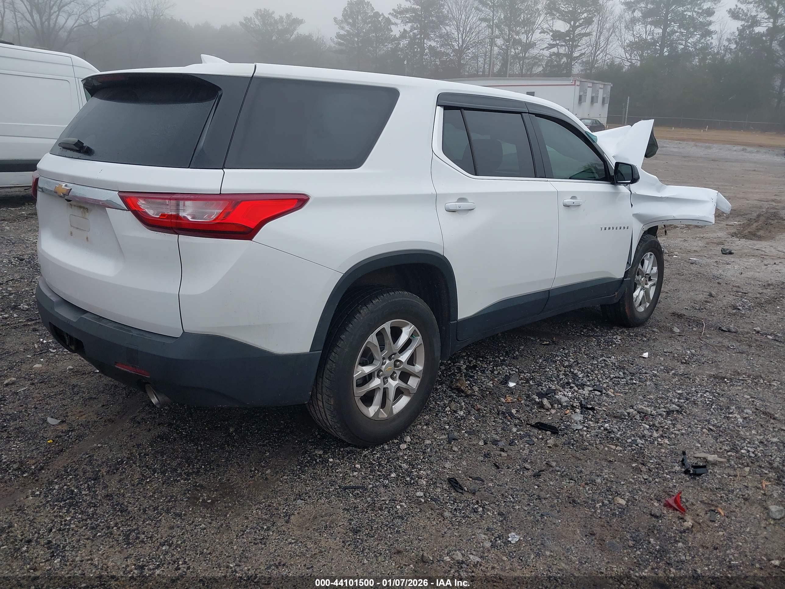 CHEVROLET TRAVERSE image 4