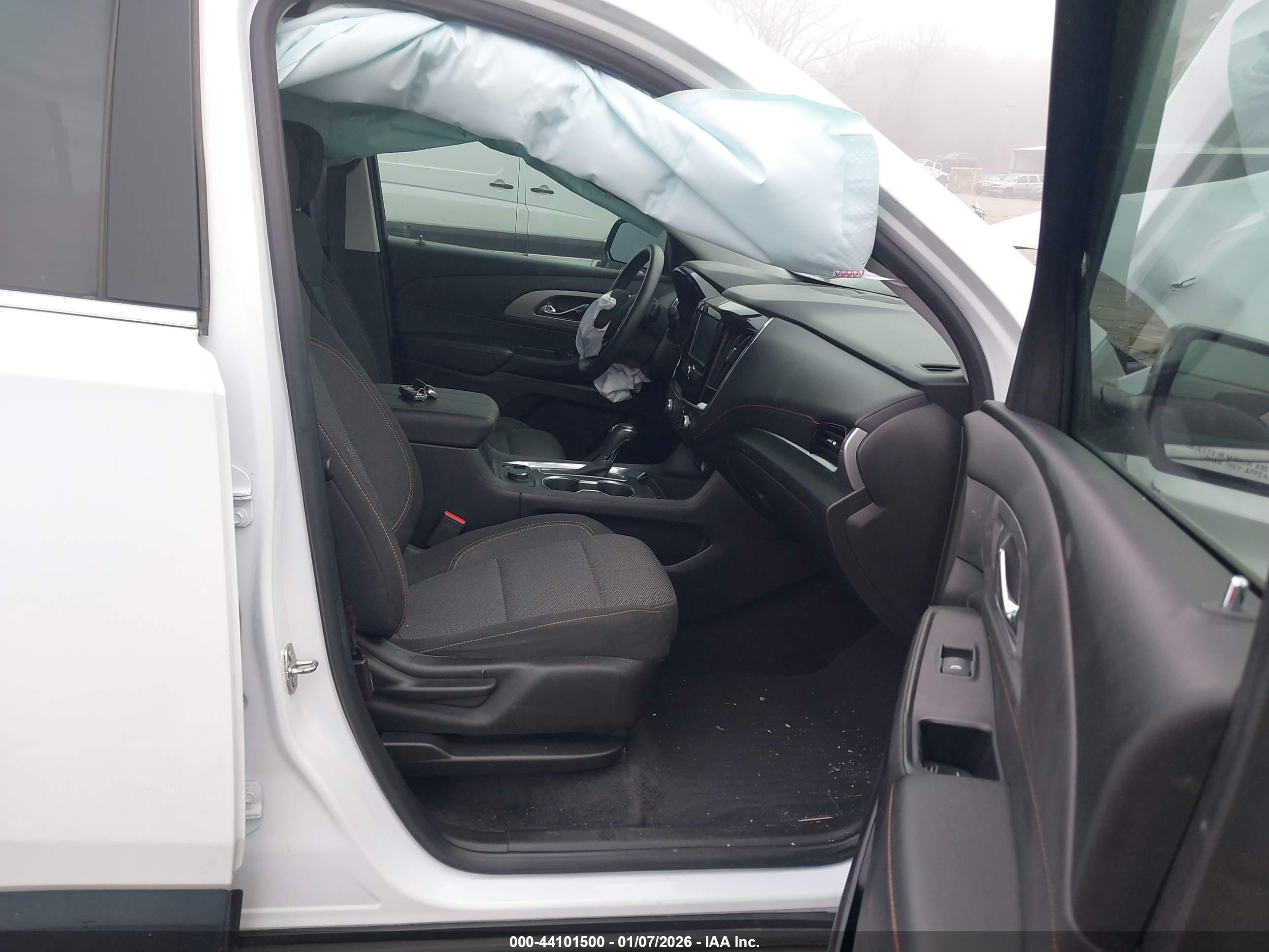 CHEVROLET TRAVERSE image 5