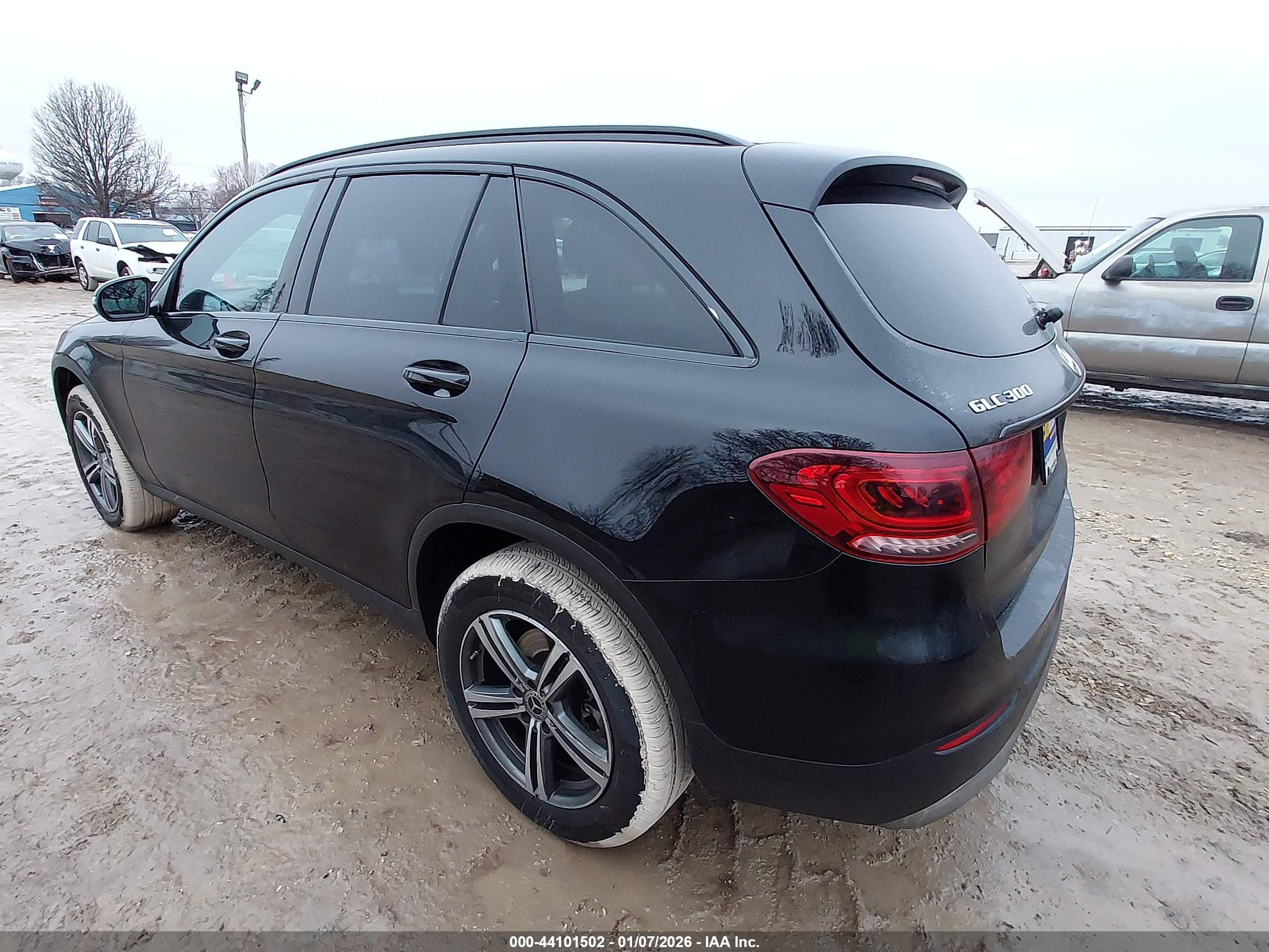 MERCEDES-BENZ GLC image 3