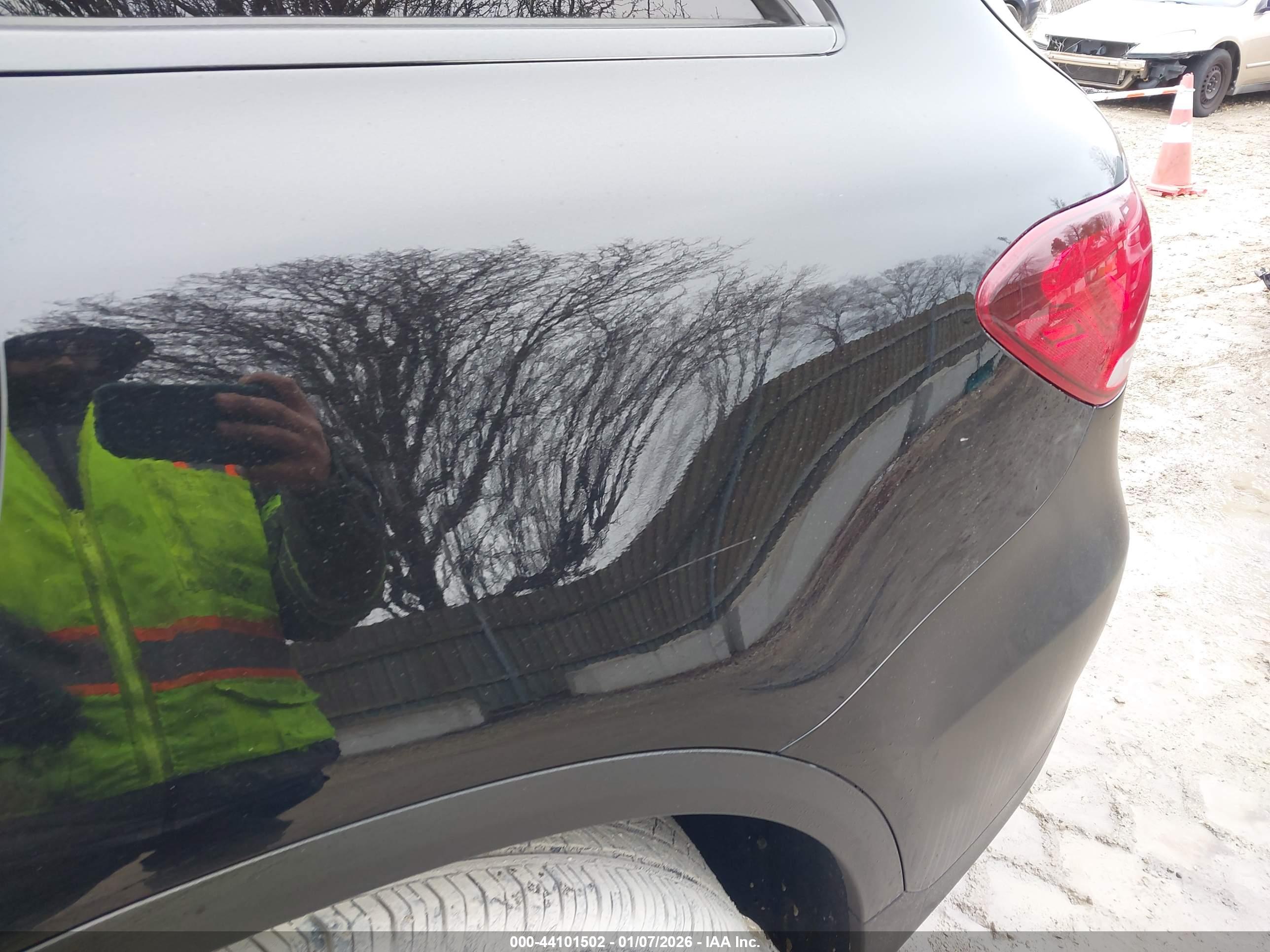 MERCEDES-BENZ GLC image 6
