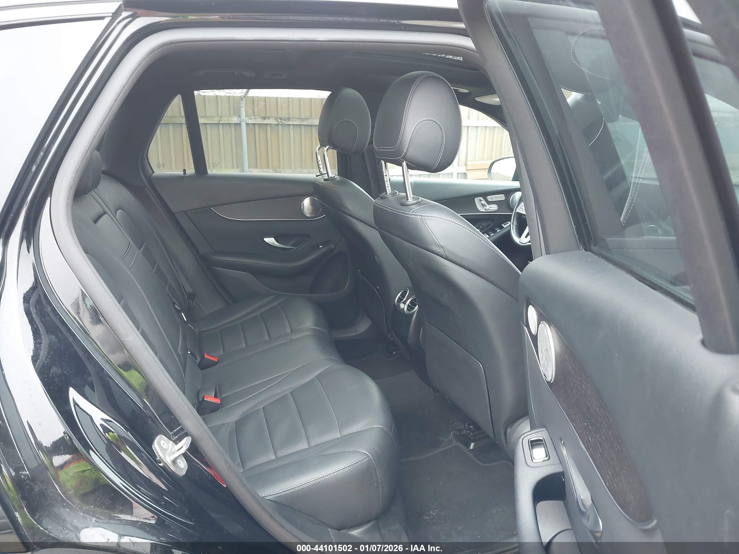 MERCEDES-BENZ GLC image 8