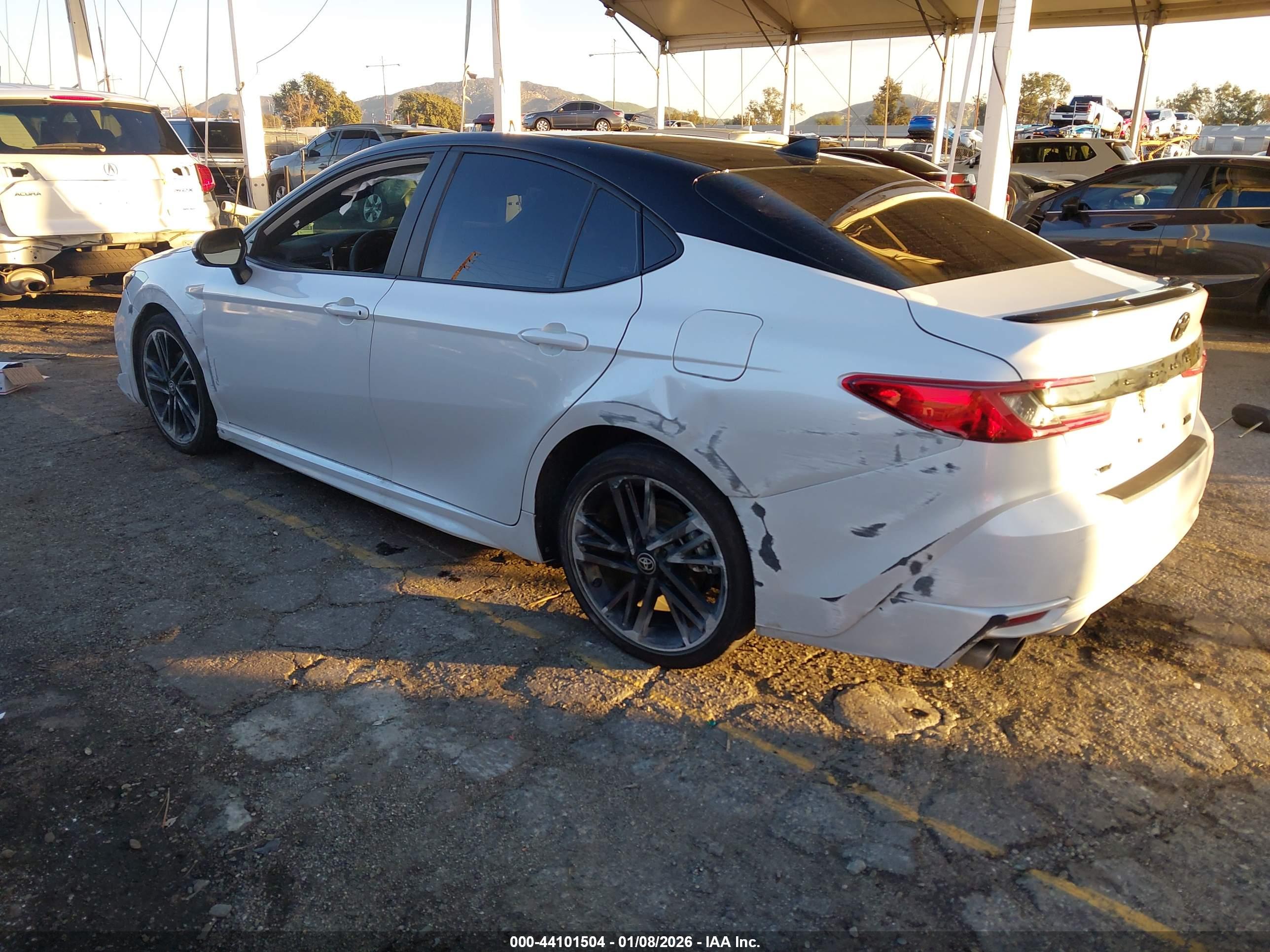 TOYOTA CAMRY image 3