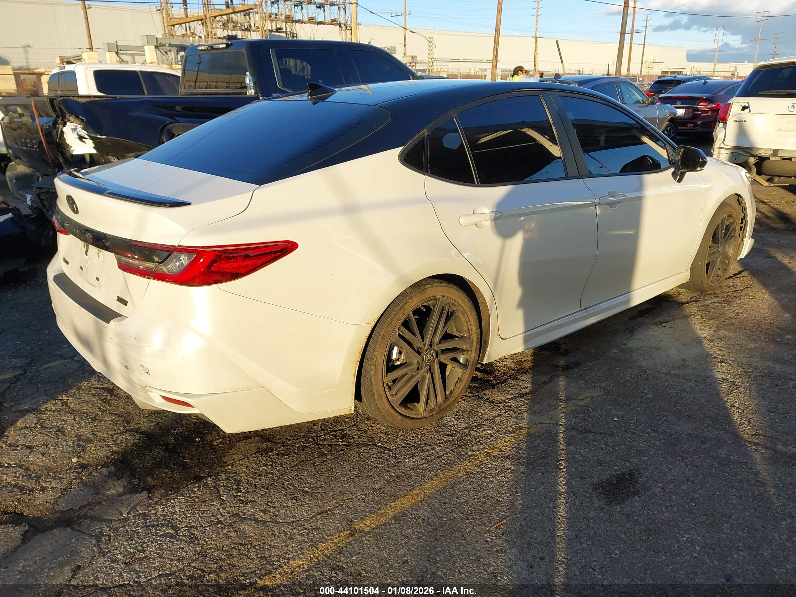 TOYOTA CAMRY image 4