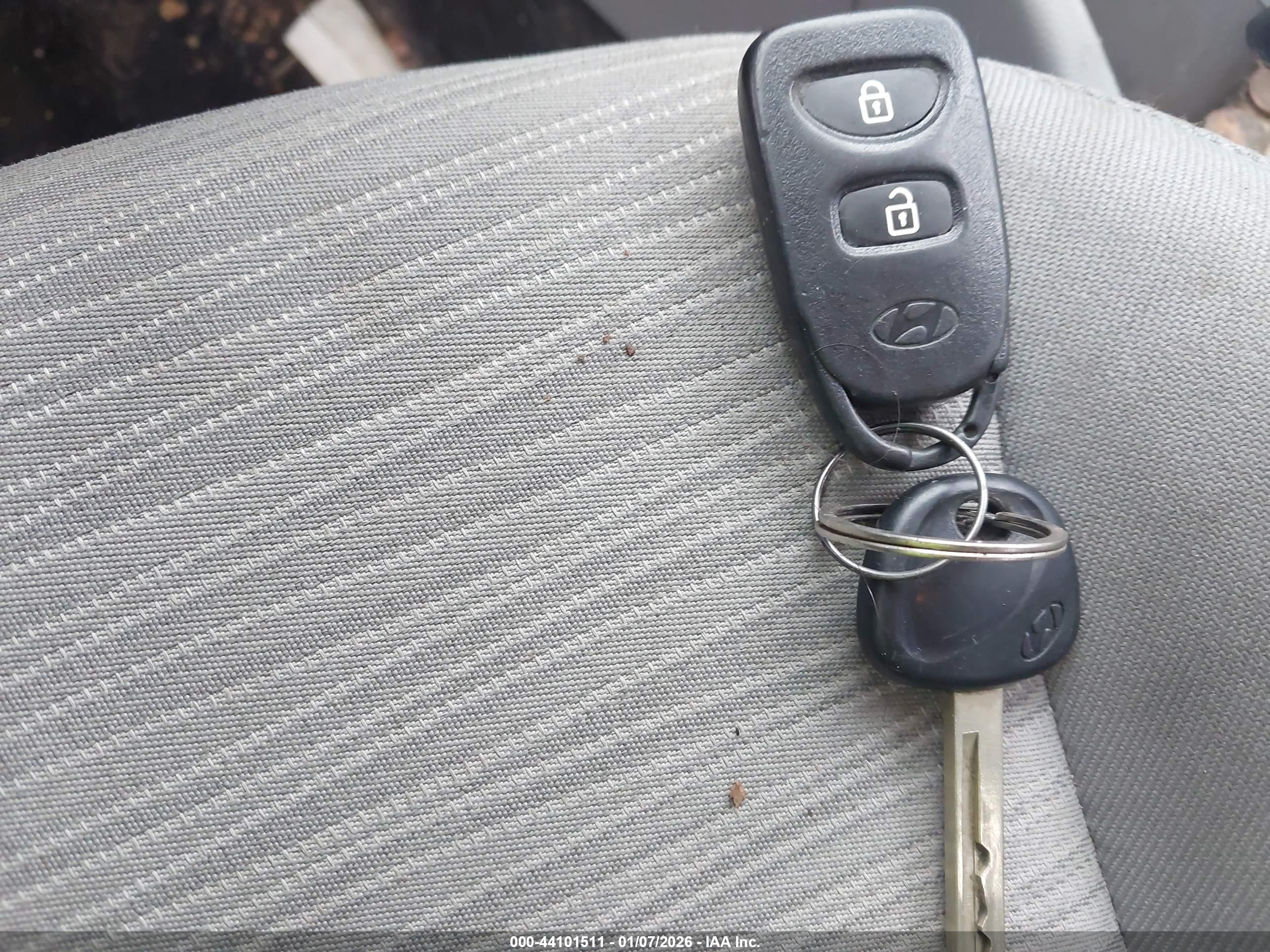 HYUNDAI ACCENT image 11