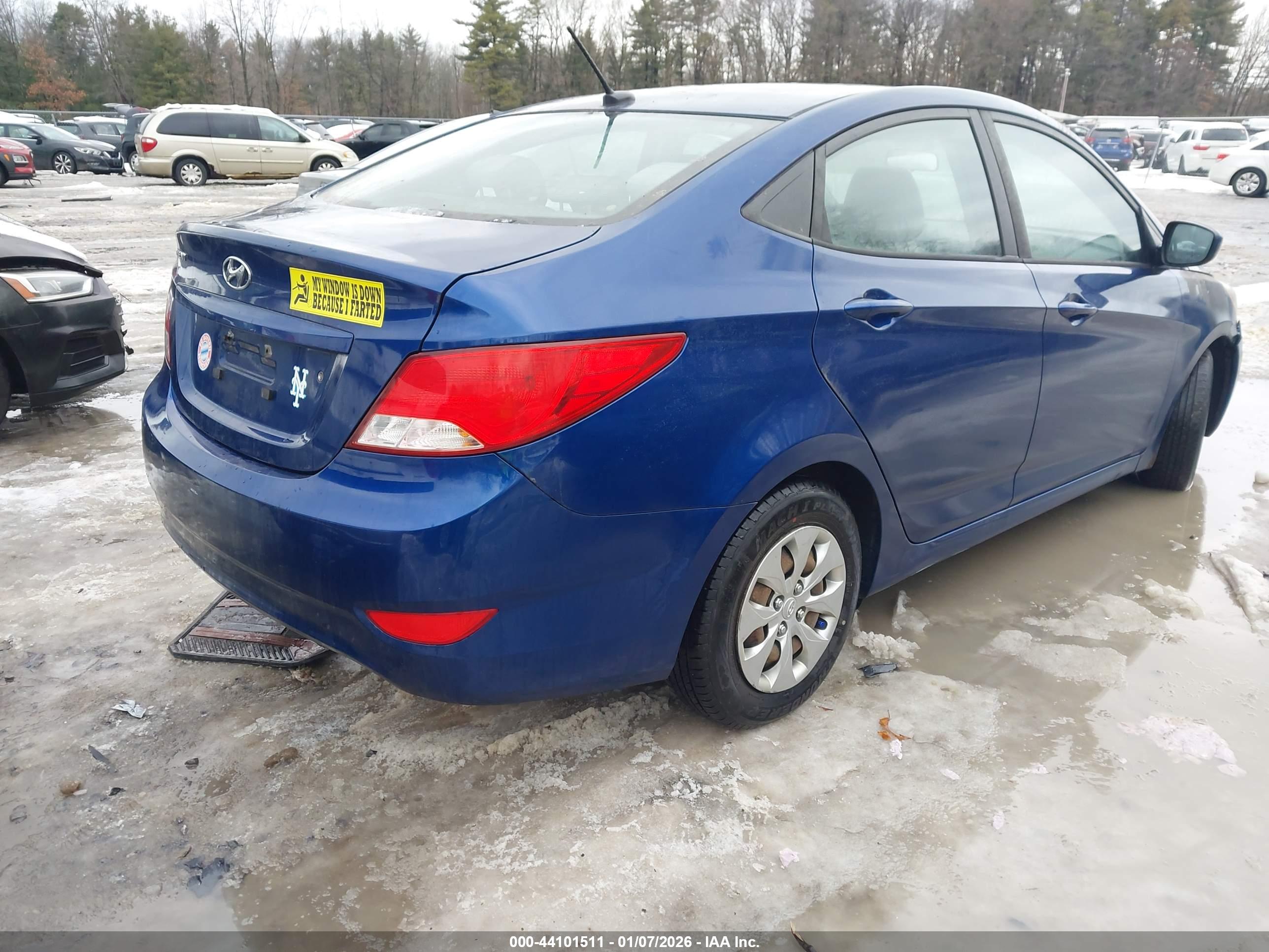 HYUNDAI ACCENT image 4