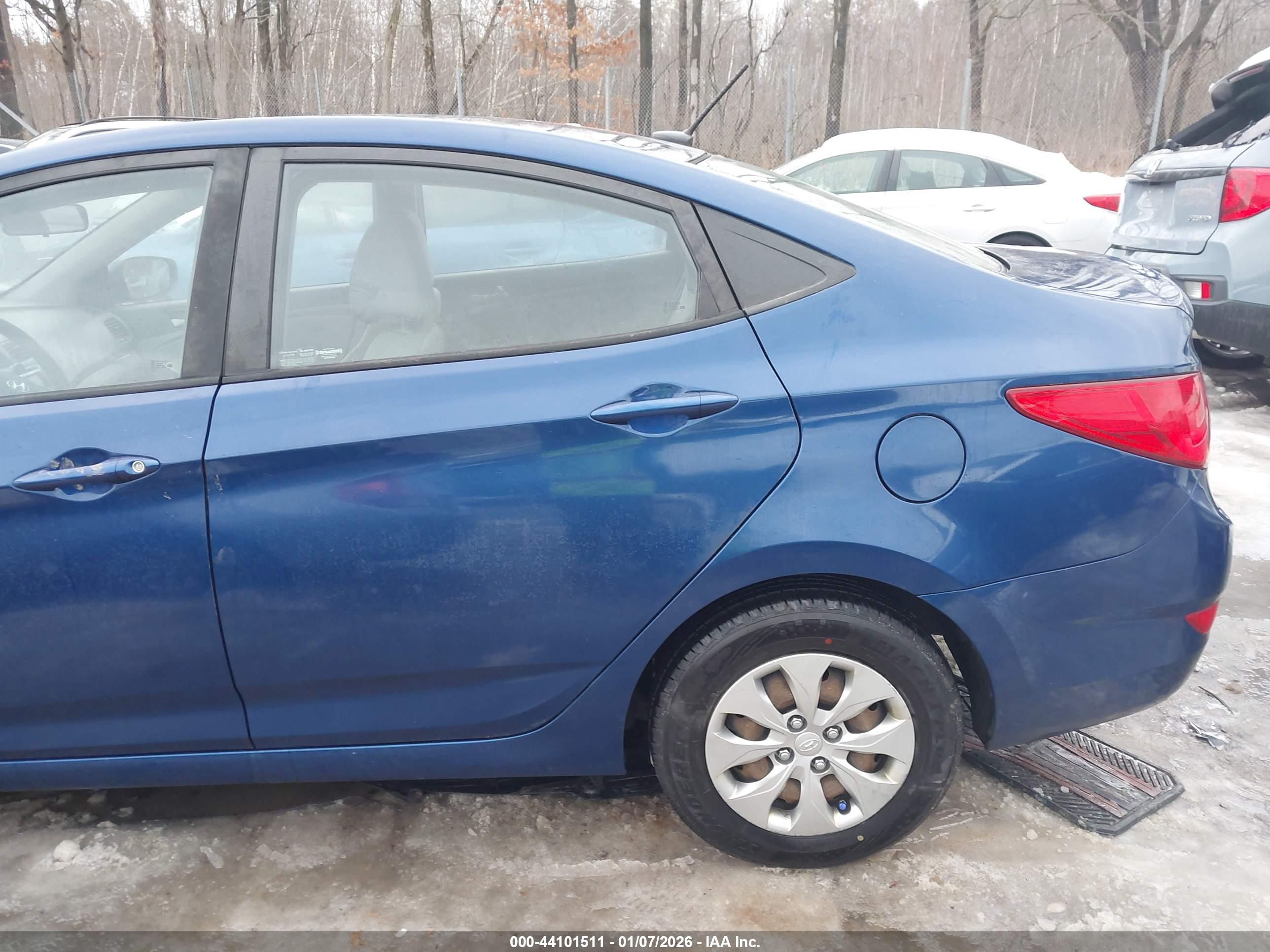HYUNDAI ACCENT image 6