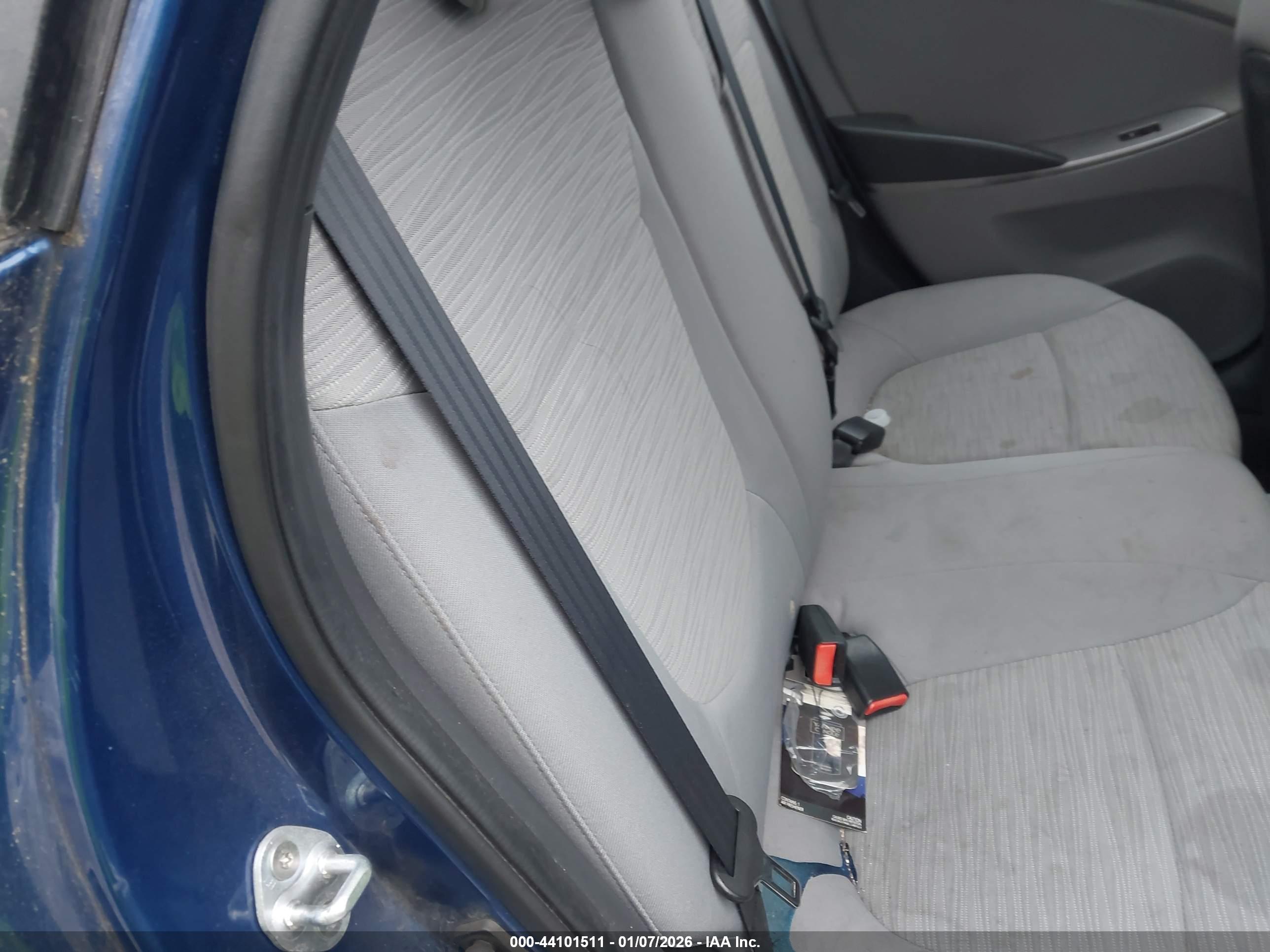 HYUNDAI ACCENT image 8
