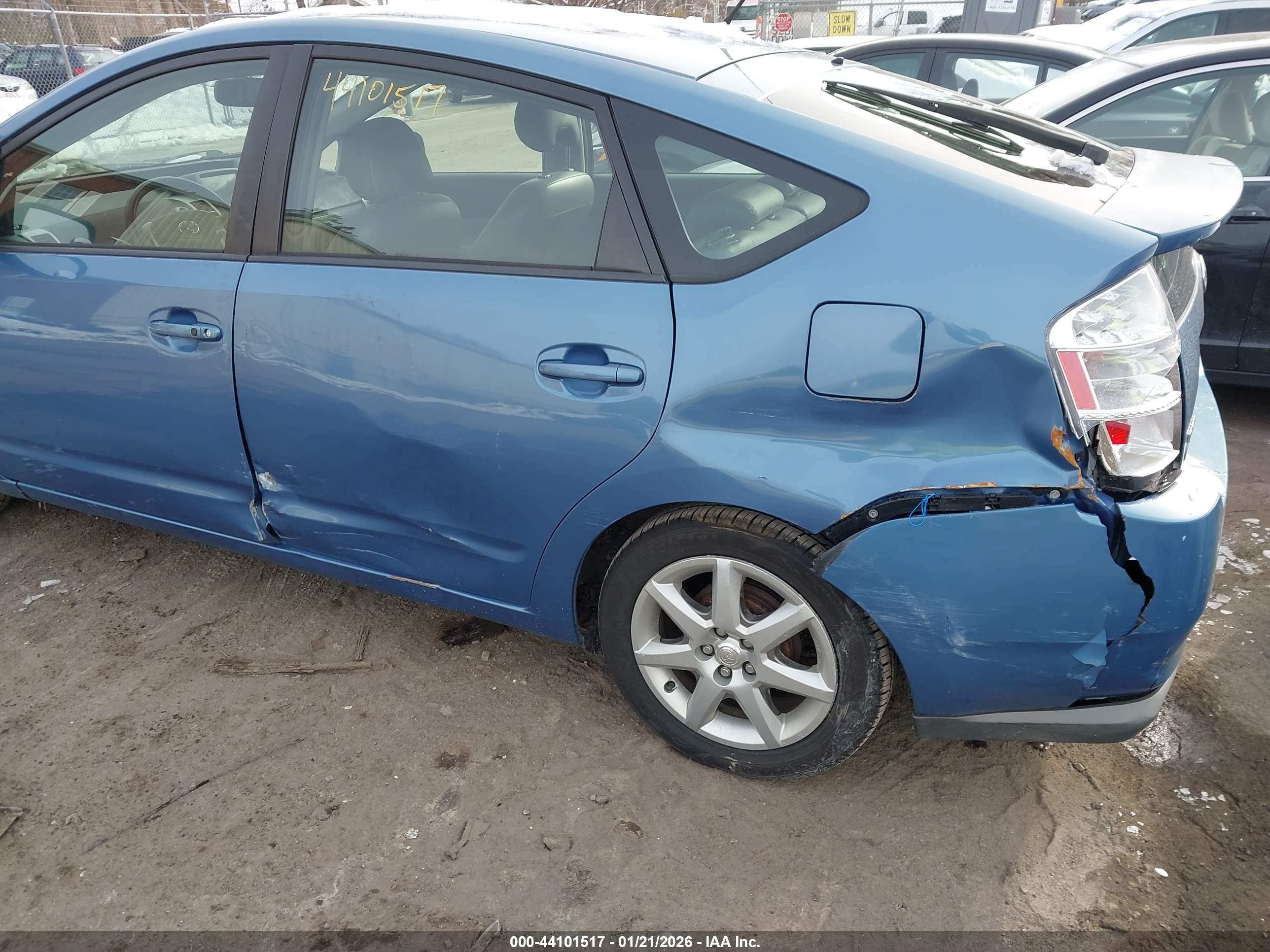 TOYOTA PRIUS image 6