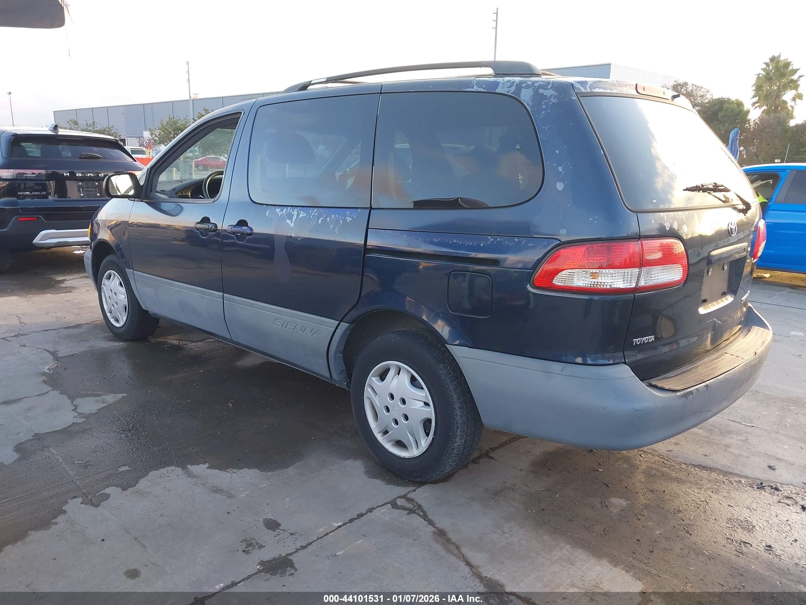TOYOTA SIENNA image 3
