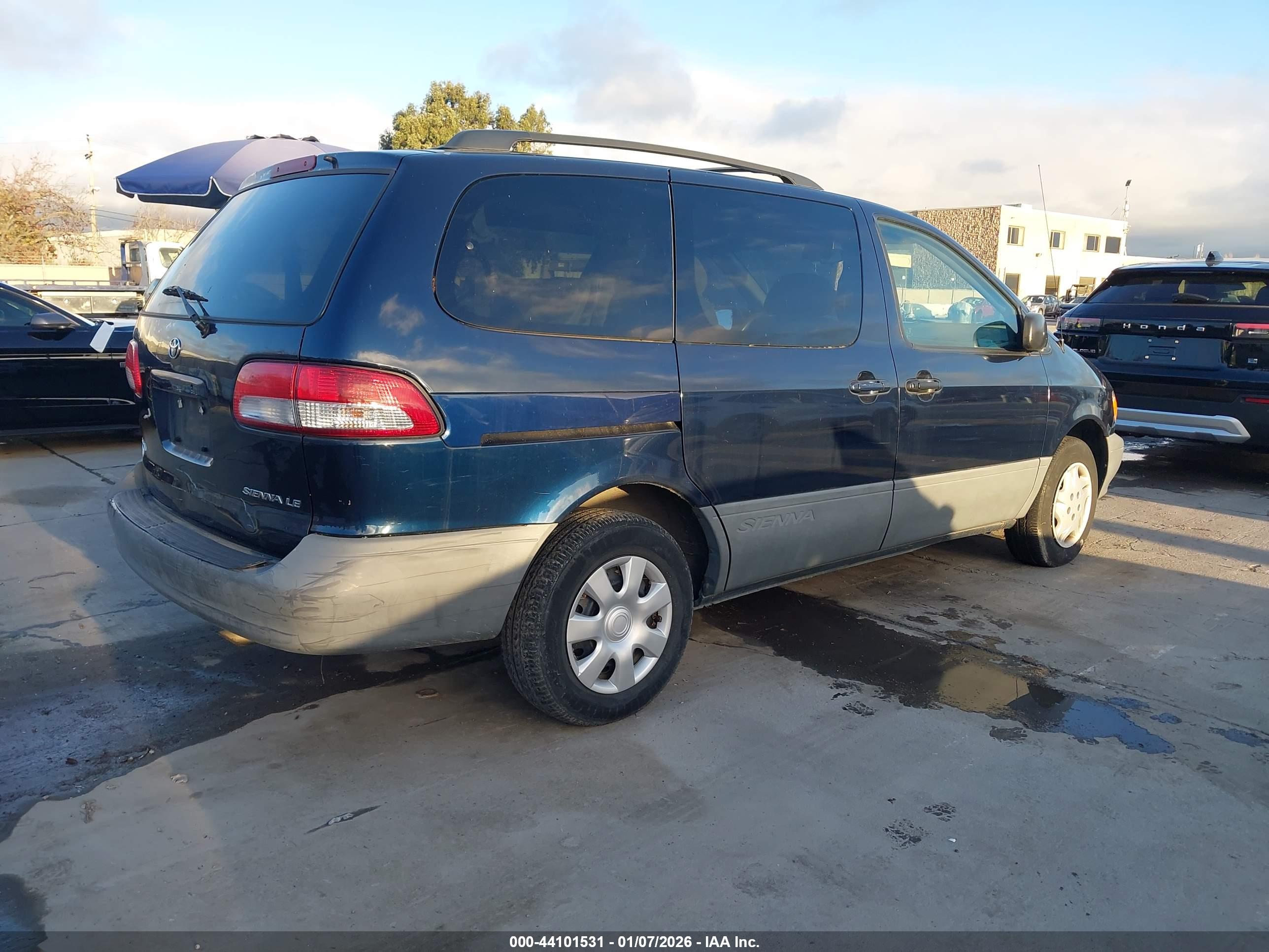 TOYOTA SIENNA image 4