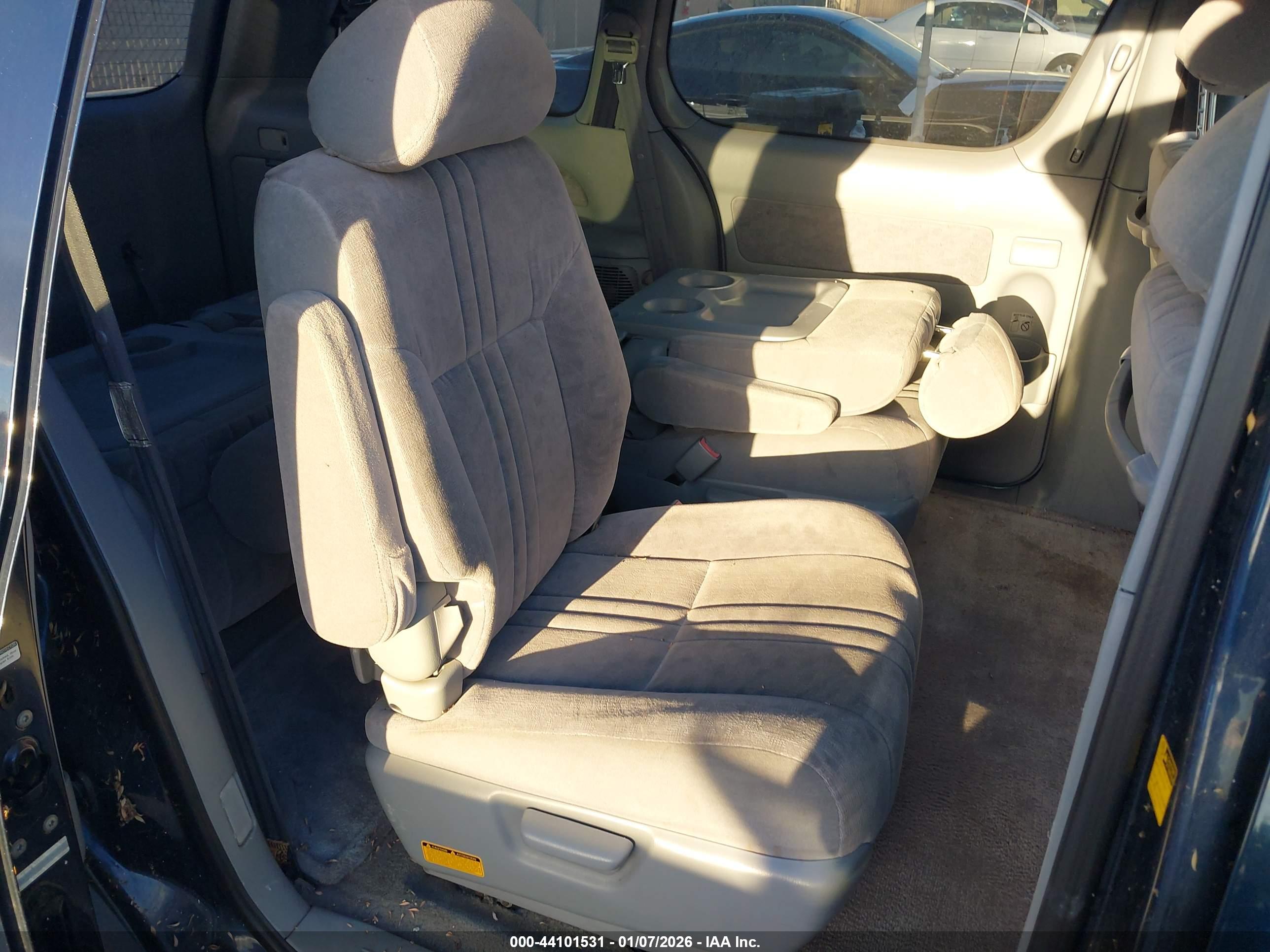 TOYOTA SIENNA image 8