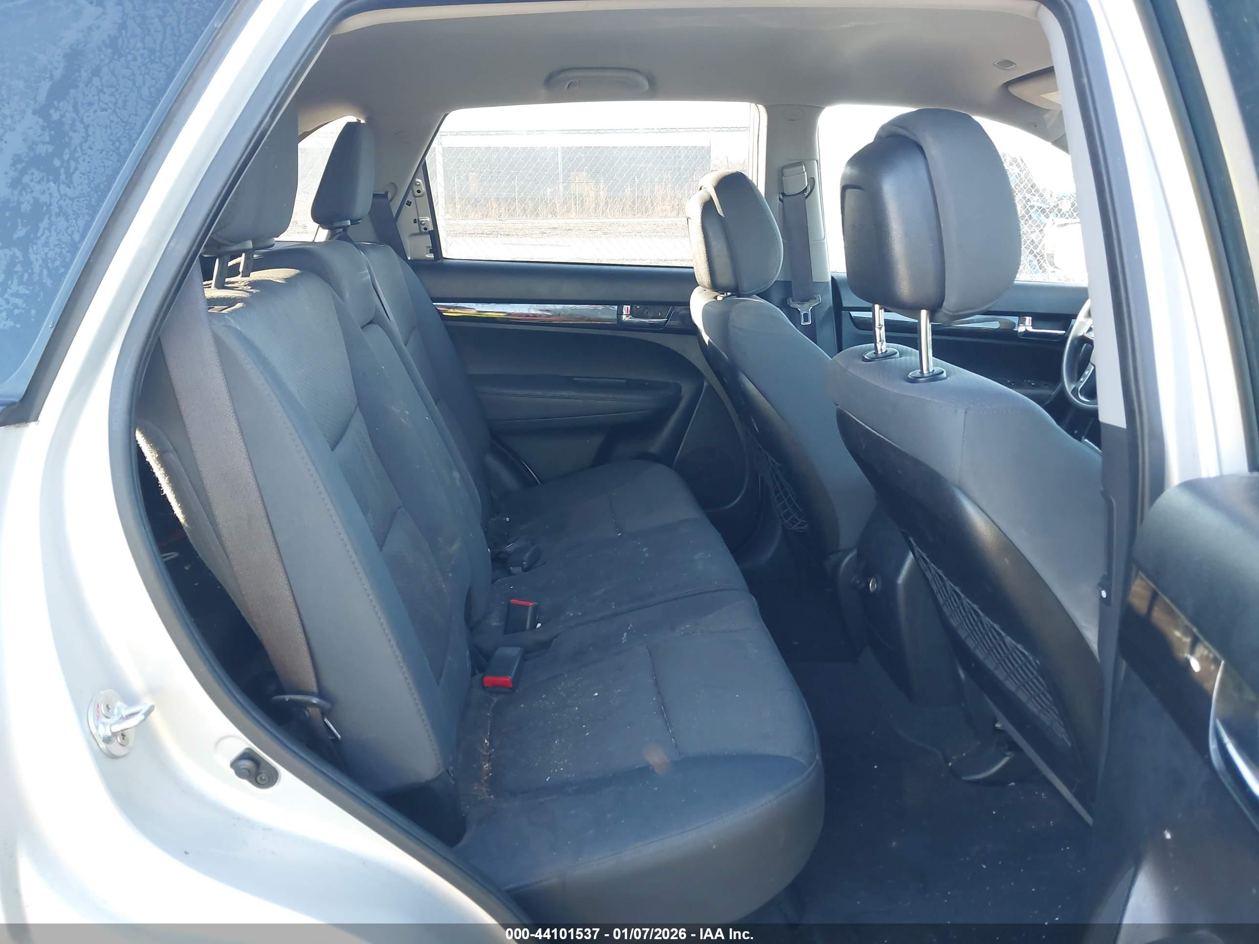 KIA SORENTO image 8