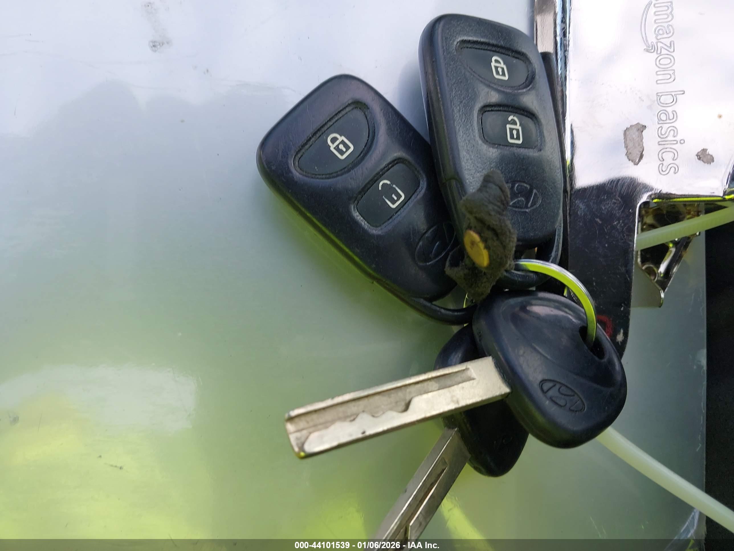 HYUNDAI ACCENT image 11