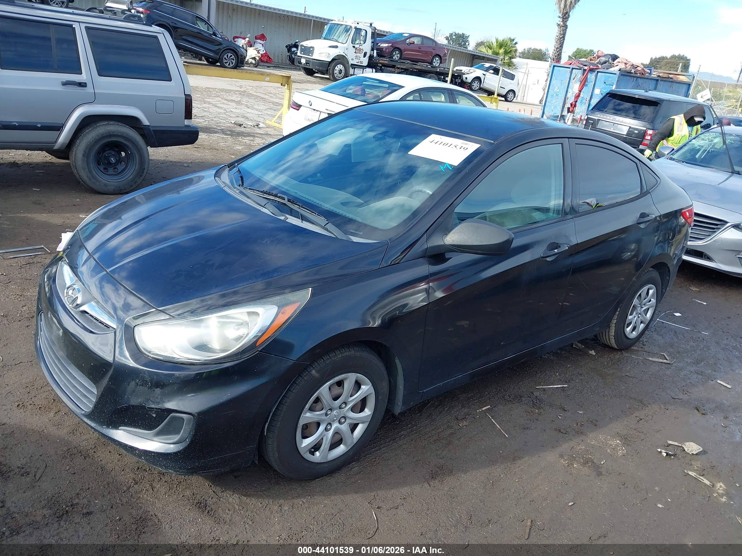 HYUNDAI ACCENT image 2