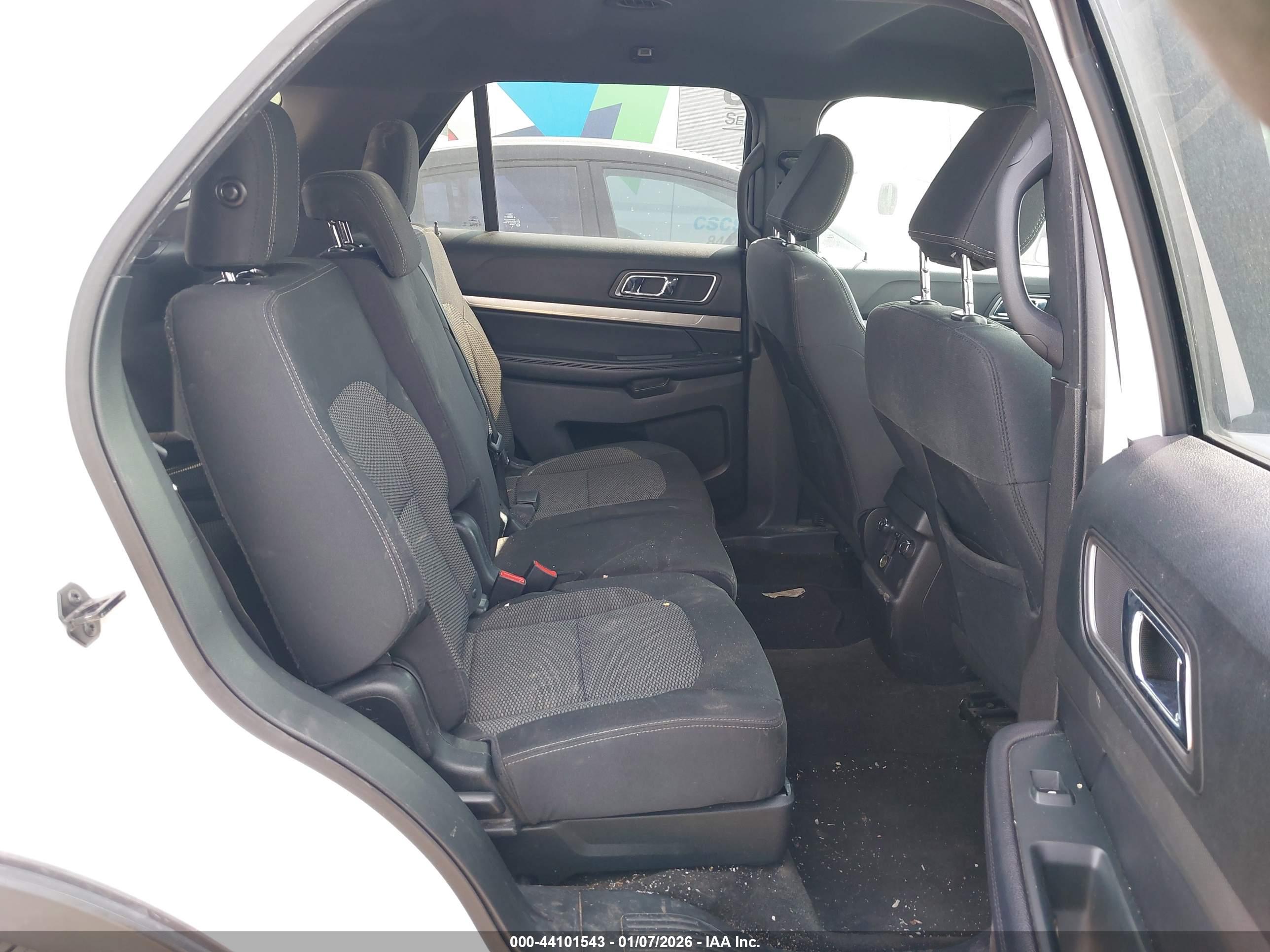 FORD EXPLORER image 8