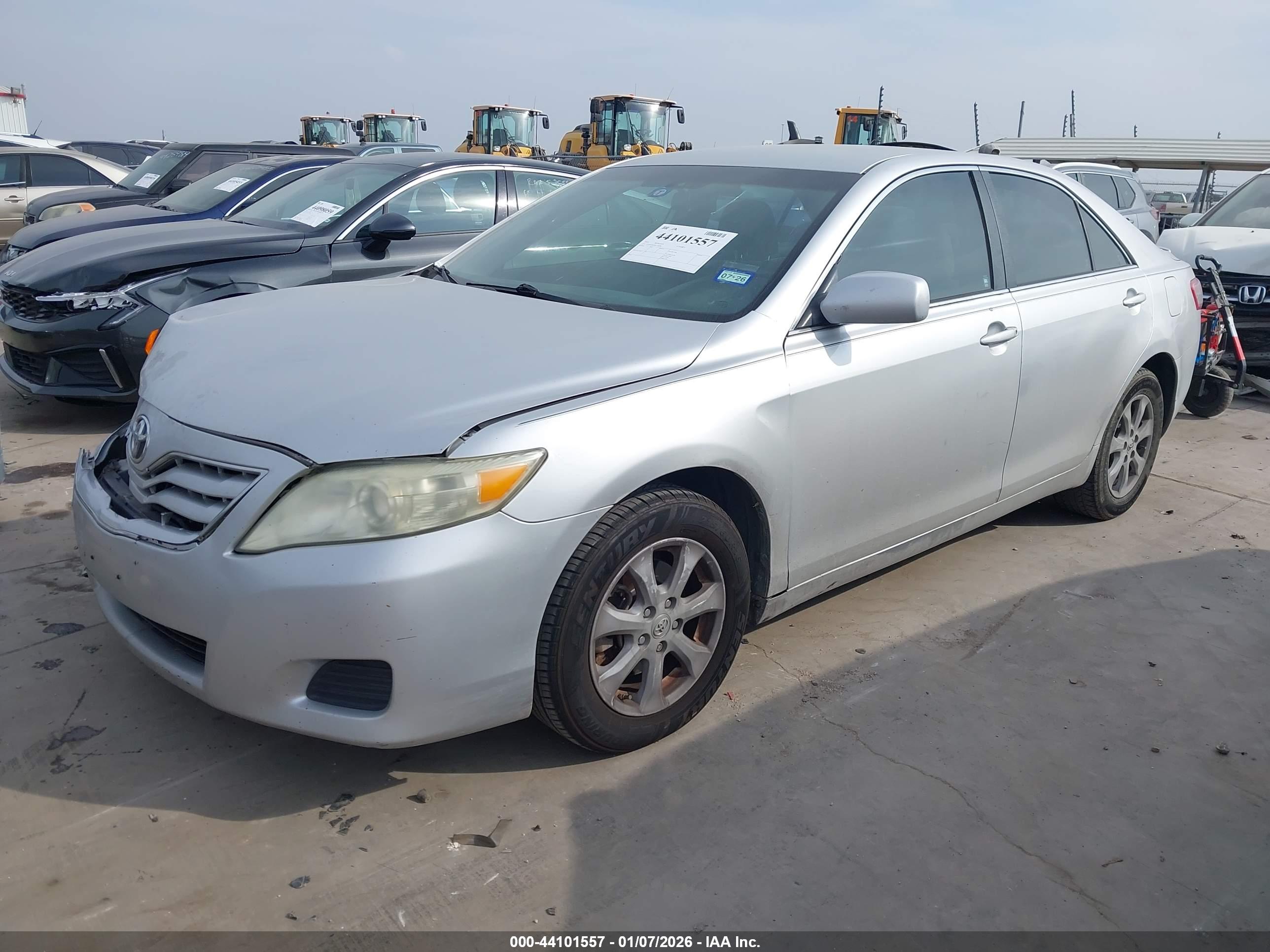 TOYOTA CAMRY image 2