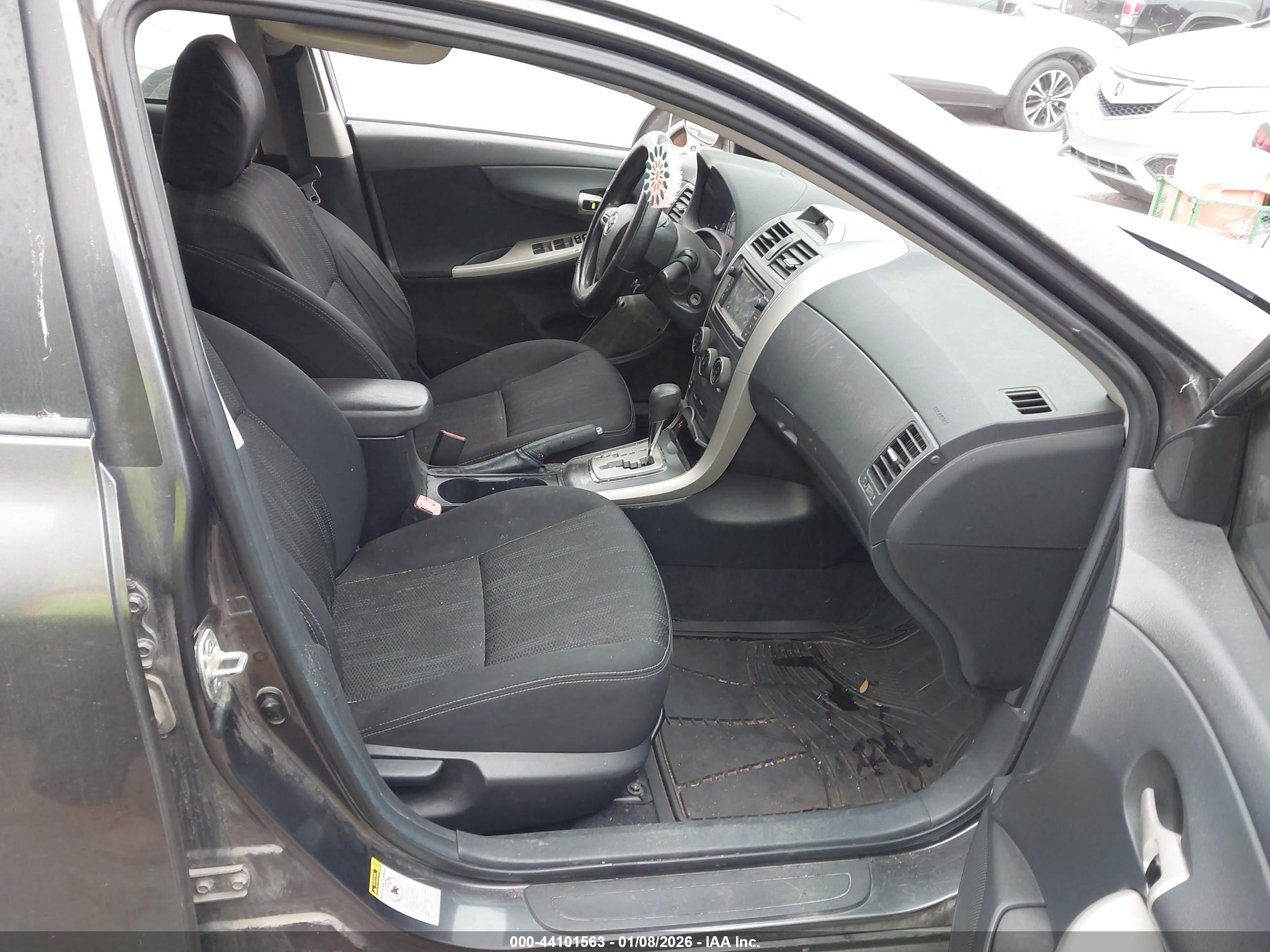 TOYOTA COROLLA image 5